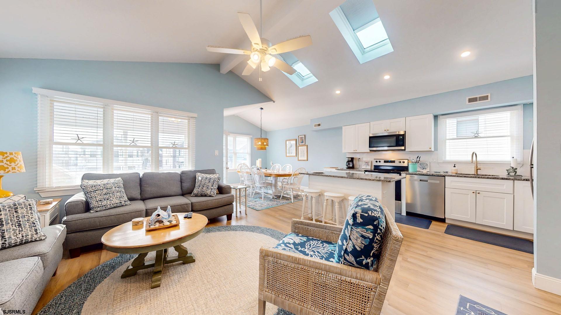 930 Bay Ave Unit: 2
