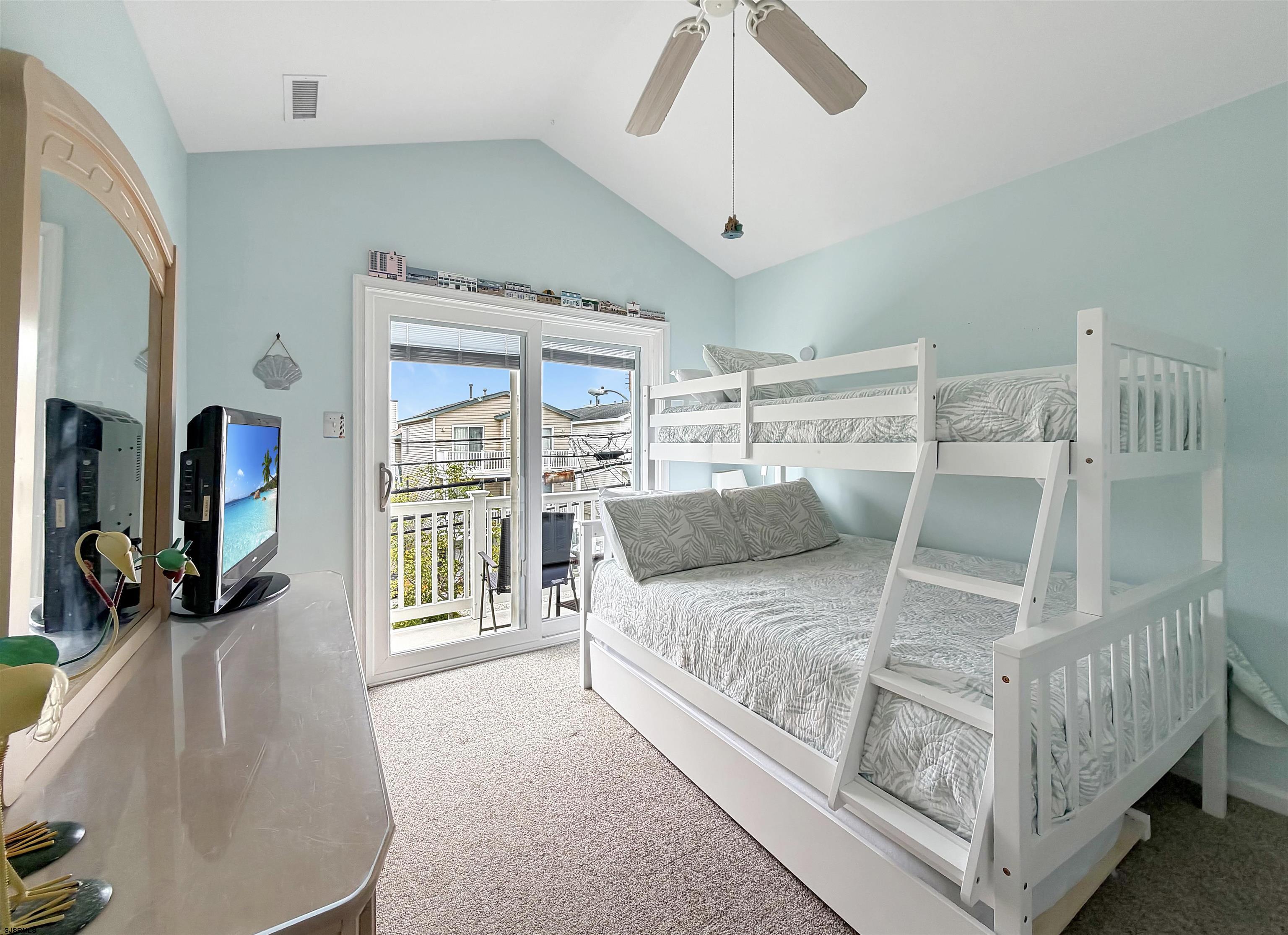 1442 West Ave Unit: 2