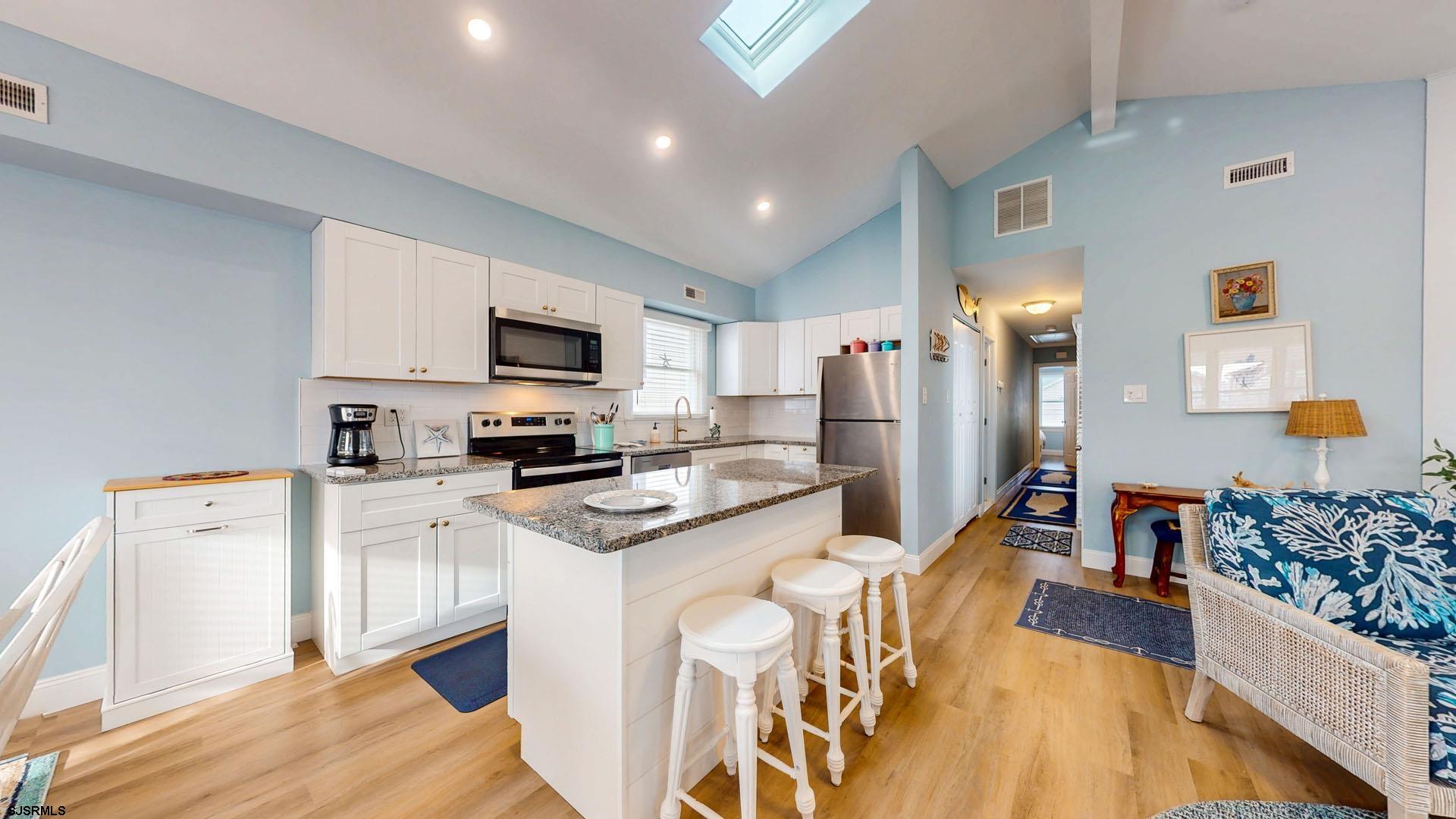 930 Bay Ave Unit: 2