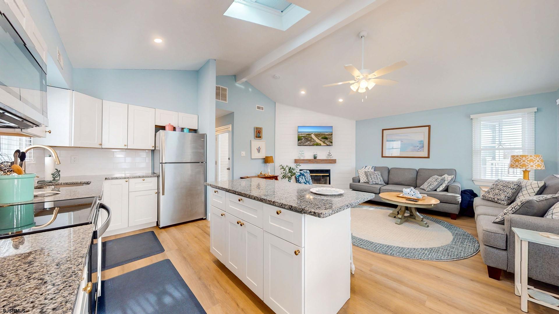 930 Bay Ave Unit: 2
