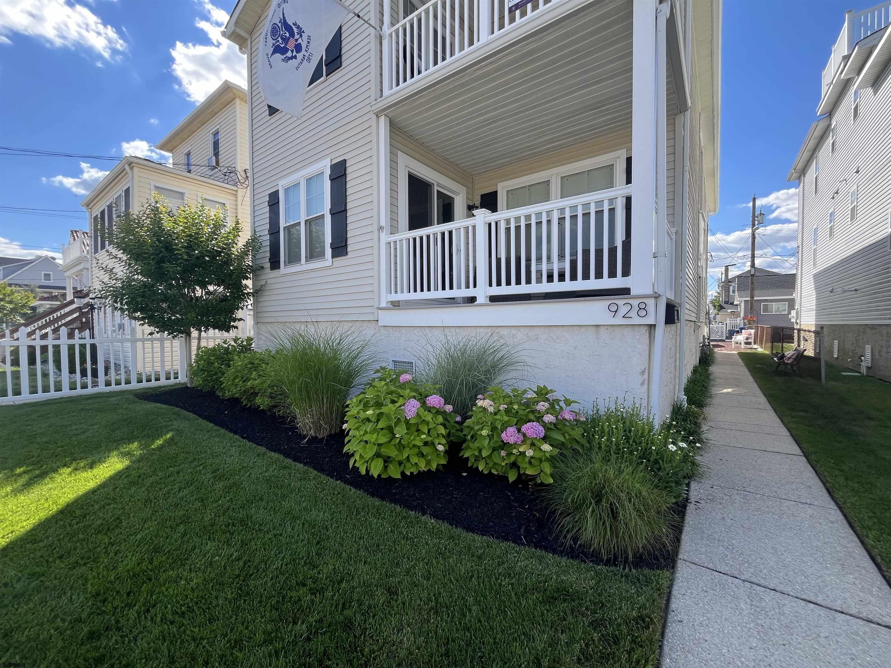 930 Bay Ave Unit: 2