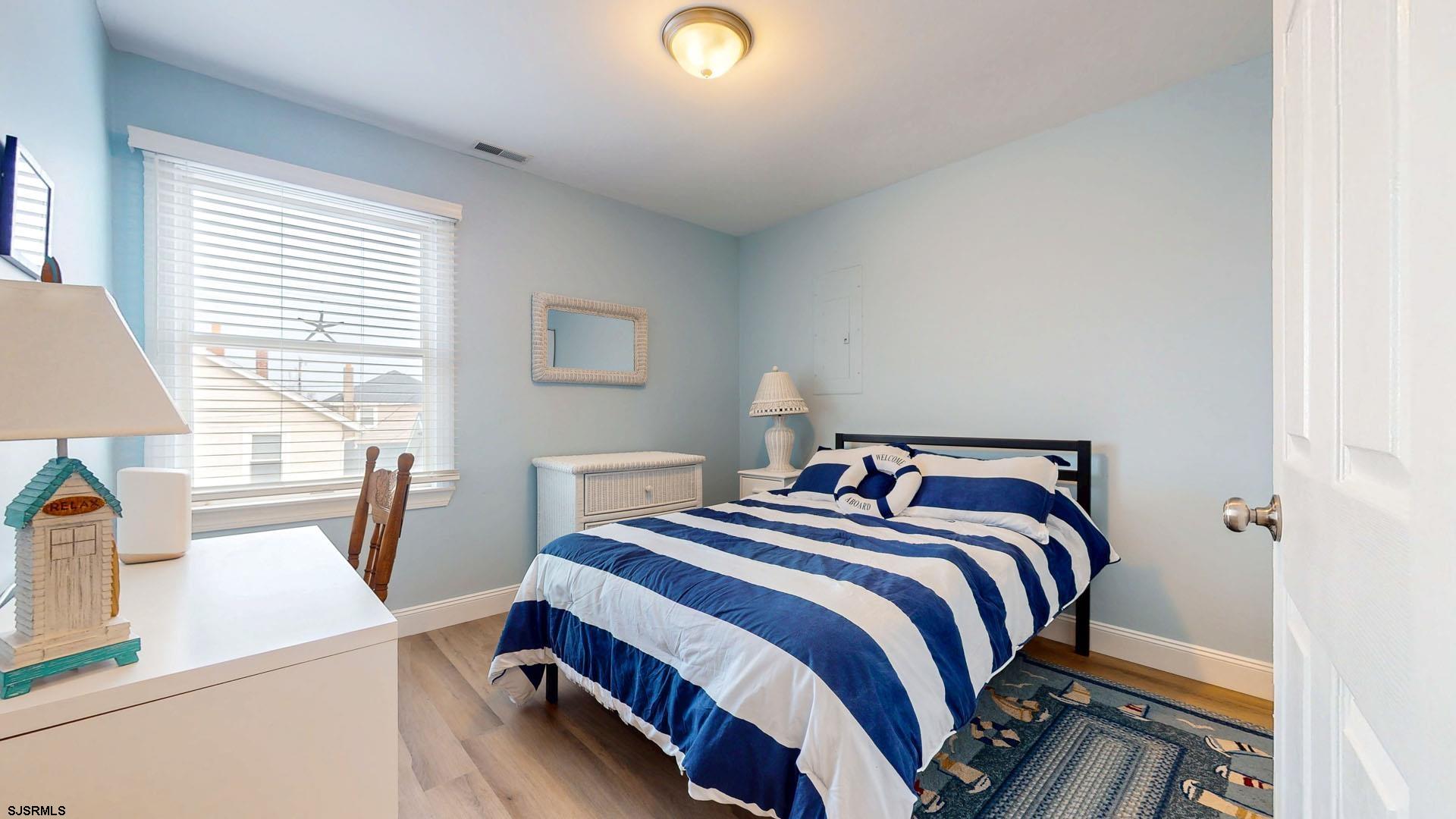 930 Bay Ave Unit: 2
