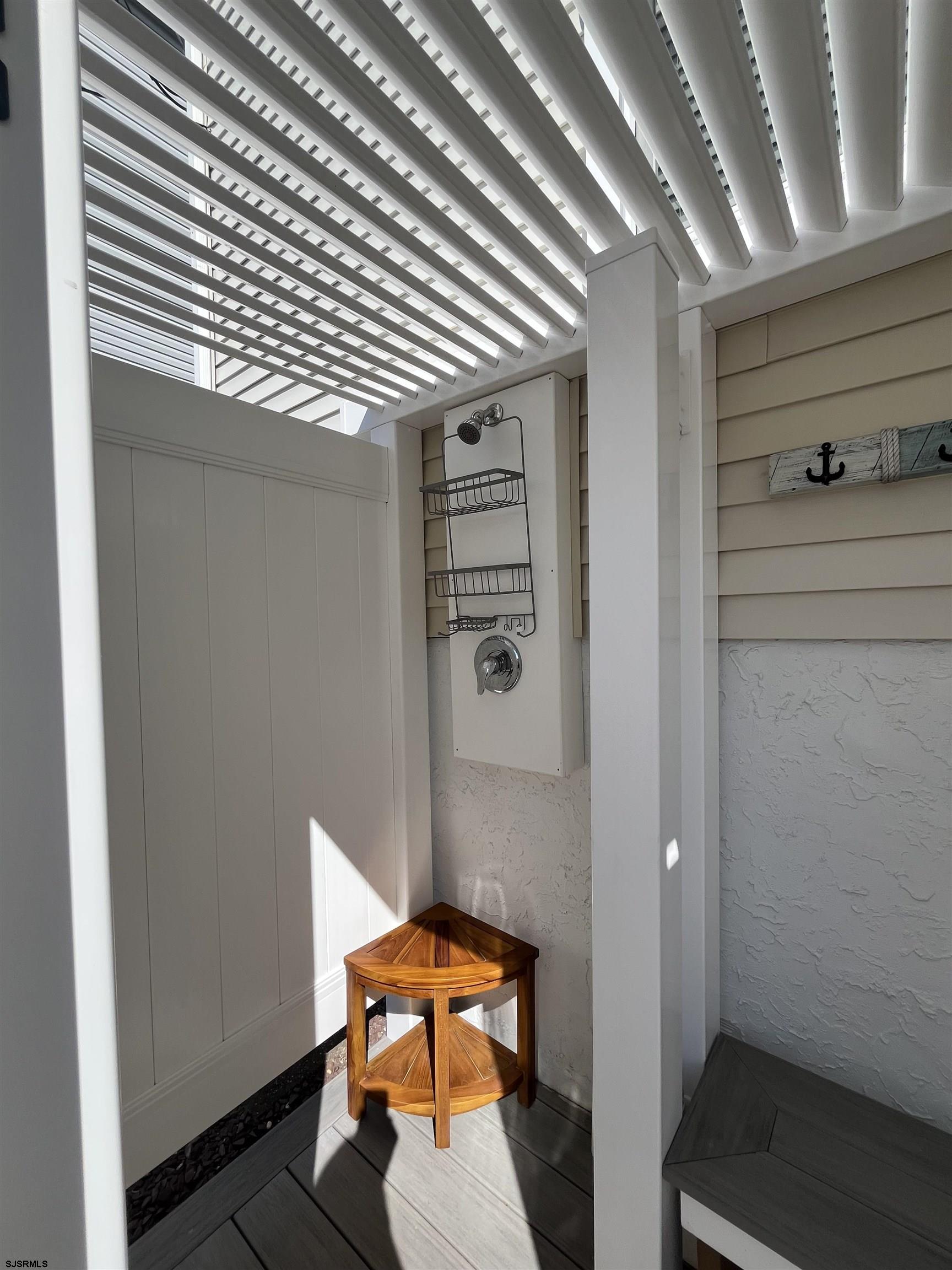 930 Bay Ave Unit: 2