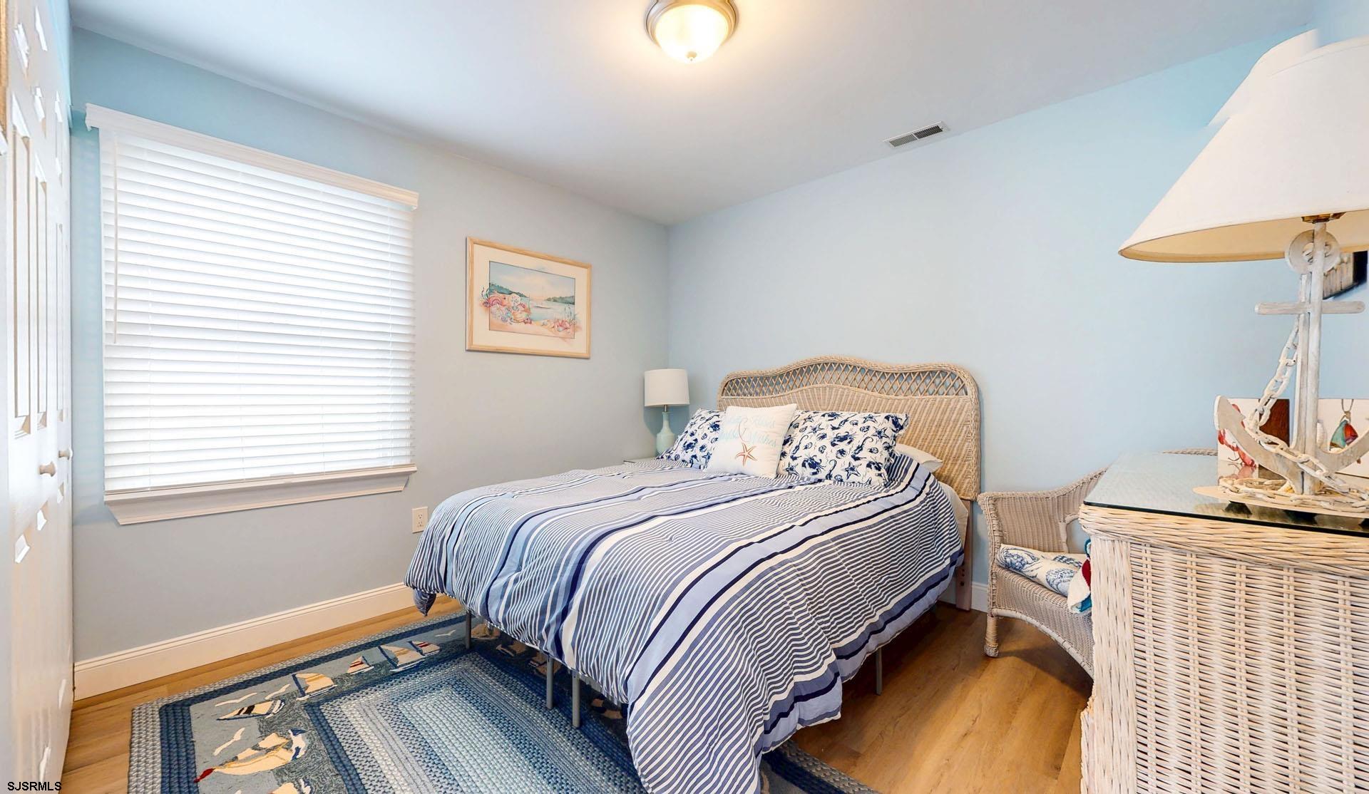 930 Bay Ave Unit: 2