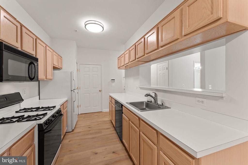 20453 CHESAPEAKE SQUARE Unit: 103