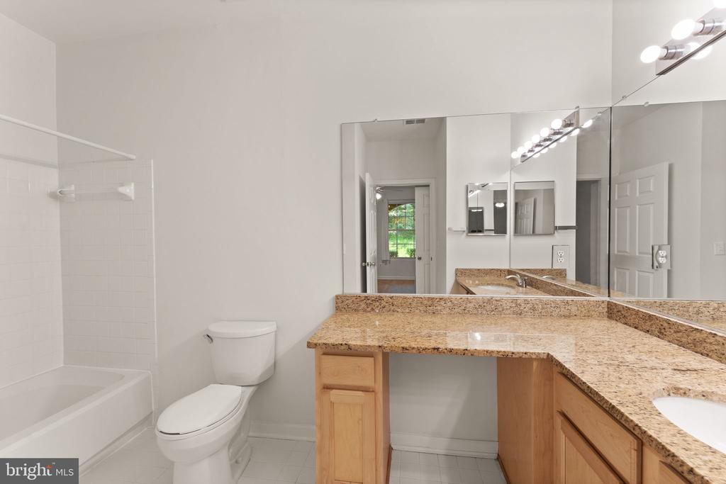 20453 CHESAPEAKE SQUARE Unit: 103