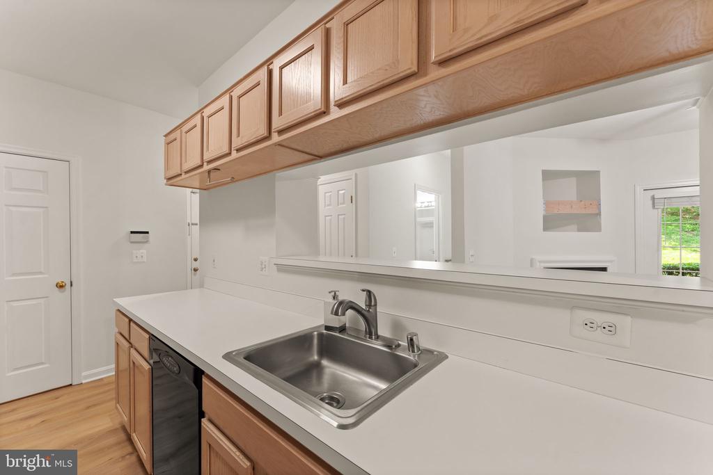 20453 CHESAPEAKE SQUARE Unit: 103