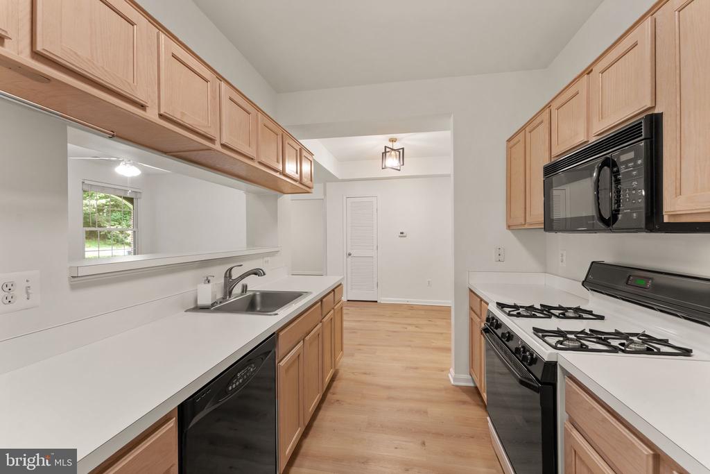 20453 CHESAPEAKE SQUARE Unit: 103