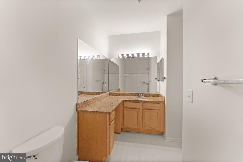 20453 CHESAPEAKE SQUARE Unit: 103