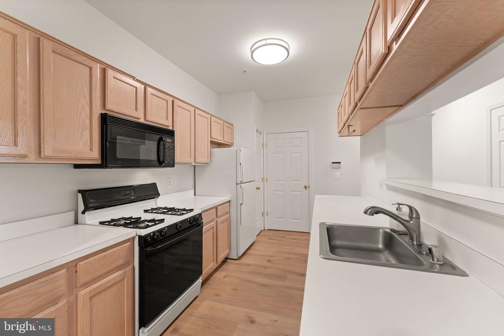 20453 CHESAPEAKE SQUARE Unit: 103