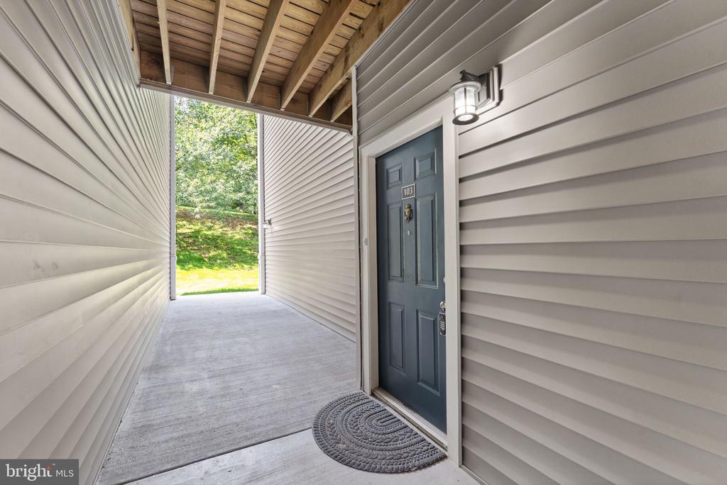 20453 CHESAPEAKE SQUARE Unit: 103