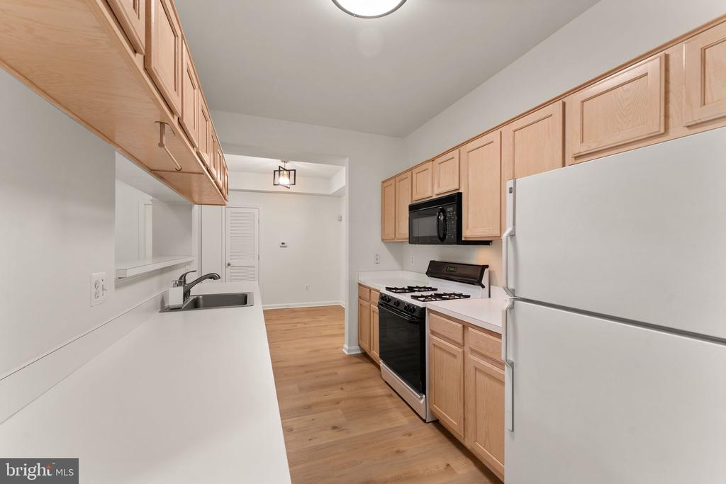20453 CHESAPEAKE SQUARE Unit: 103