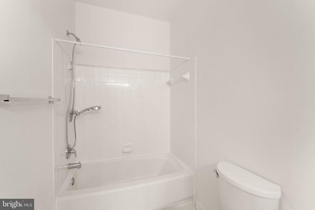 20453 CHESAPEAKE SQUARE Unit: 103
