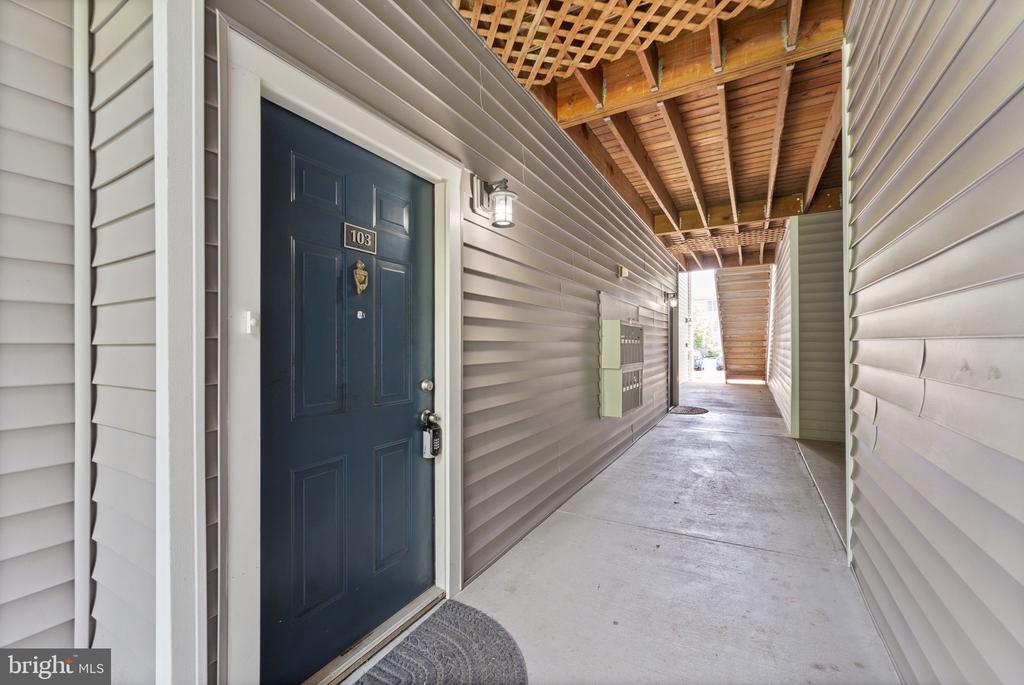 20453 CHESAPEAKE SQUARE Unit: 103
