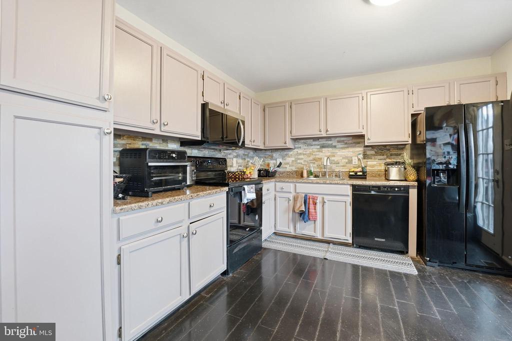 8514 CHARNWOOD COURT