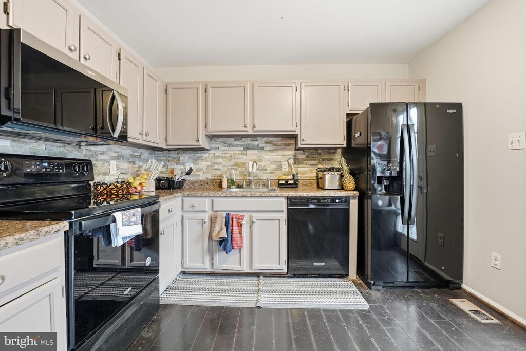 8514 CHARNWOOD COURT