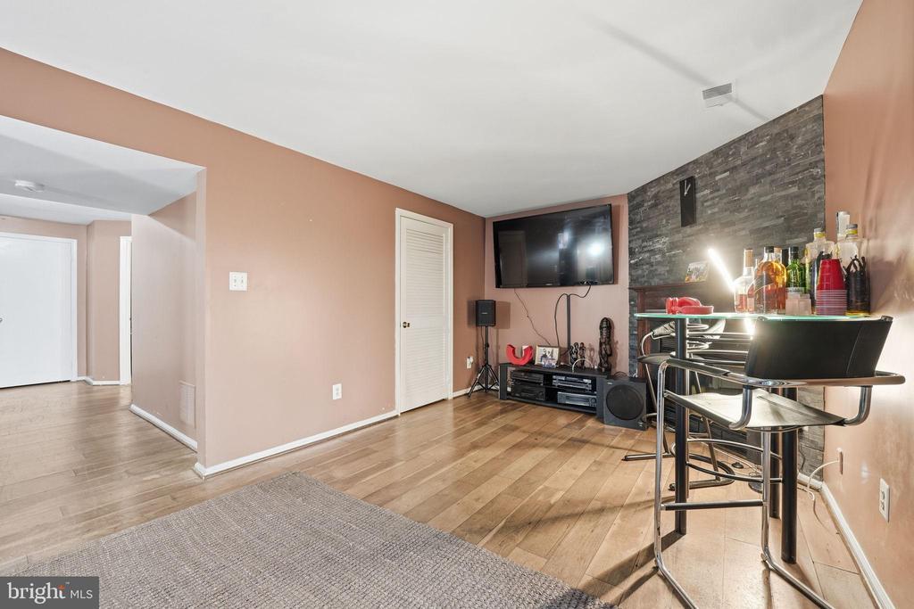 8514 CHARNWOOD COURT