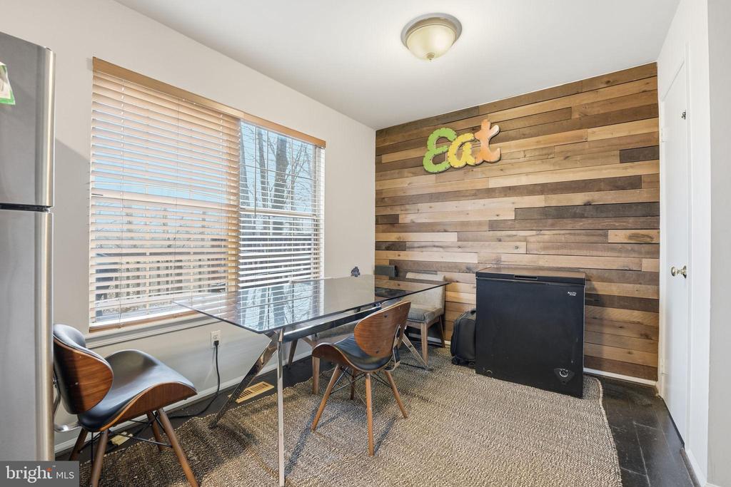 8514 CHARNWOOD COURT