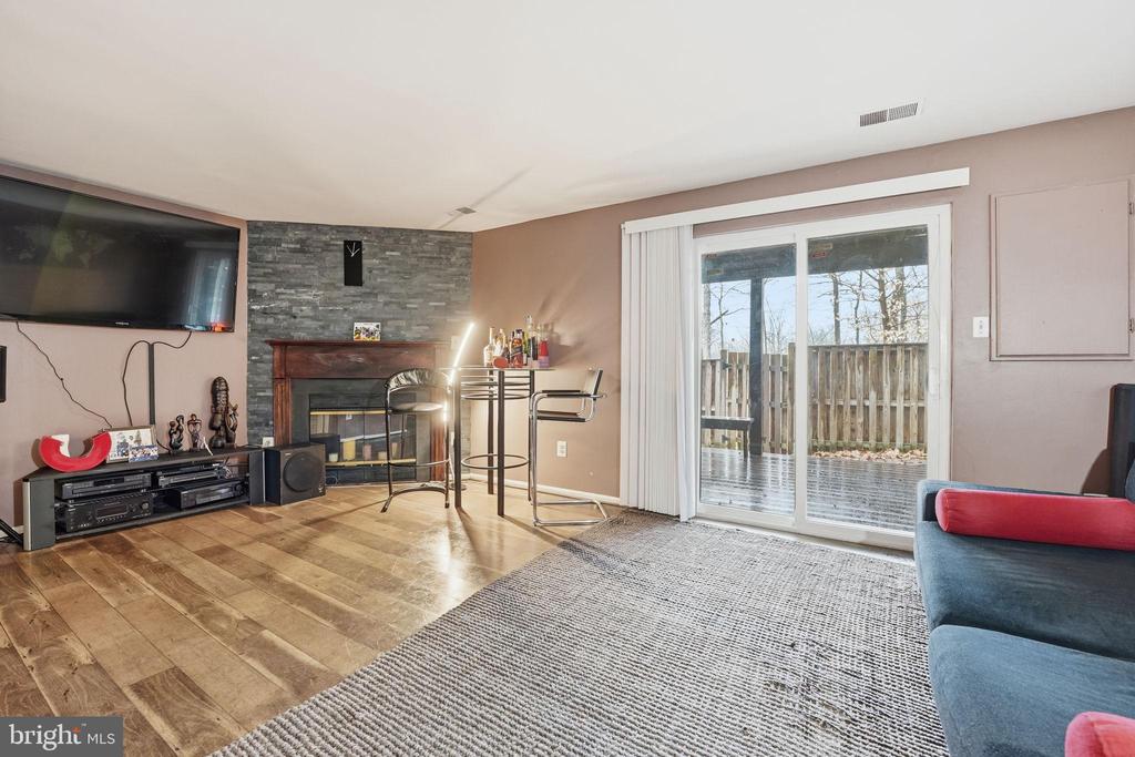 8514 CHARNWOOD COURT