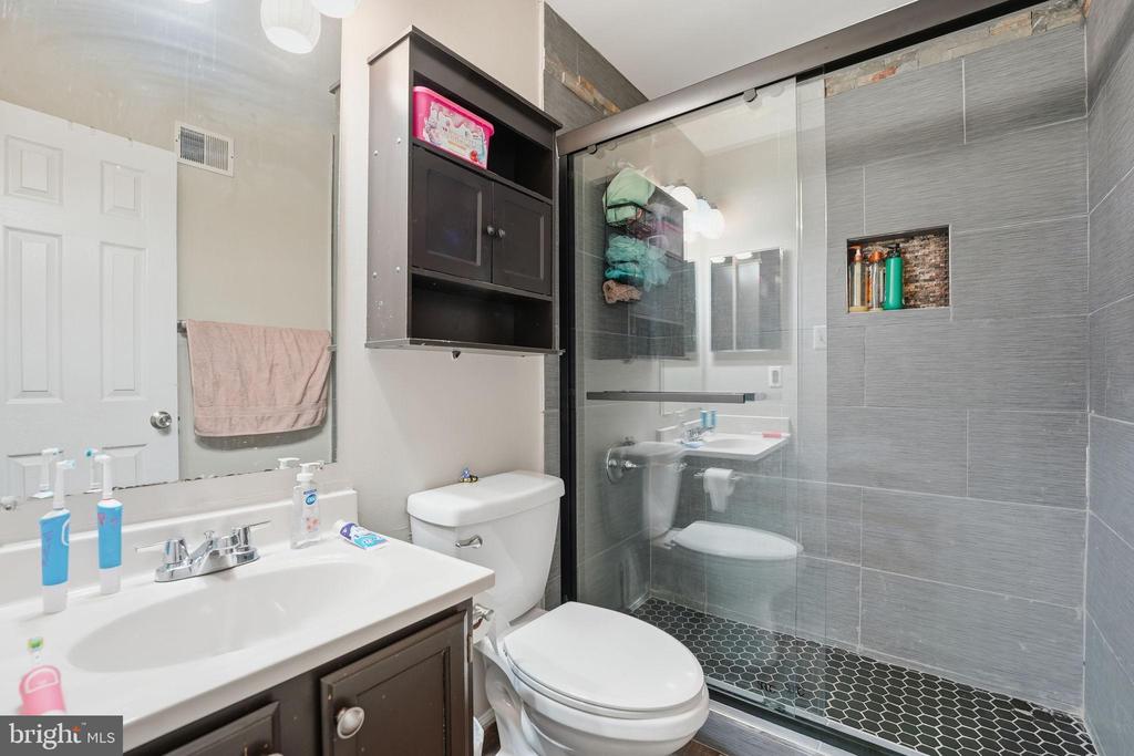 8514 CHARNWOOD COURT