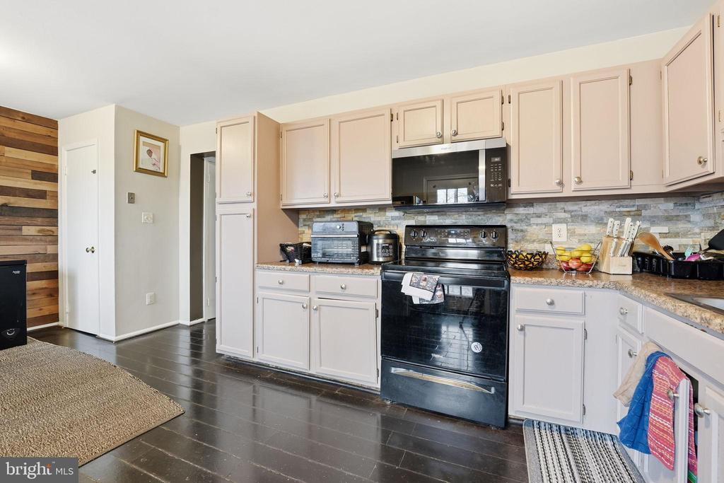 8514 CHARNWOOD COURT