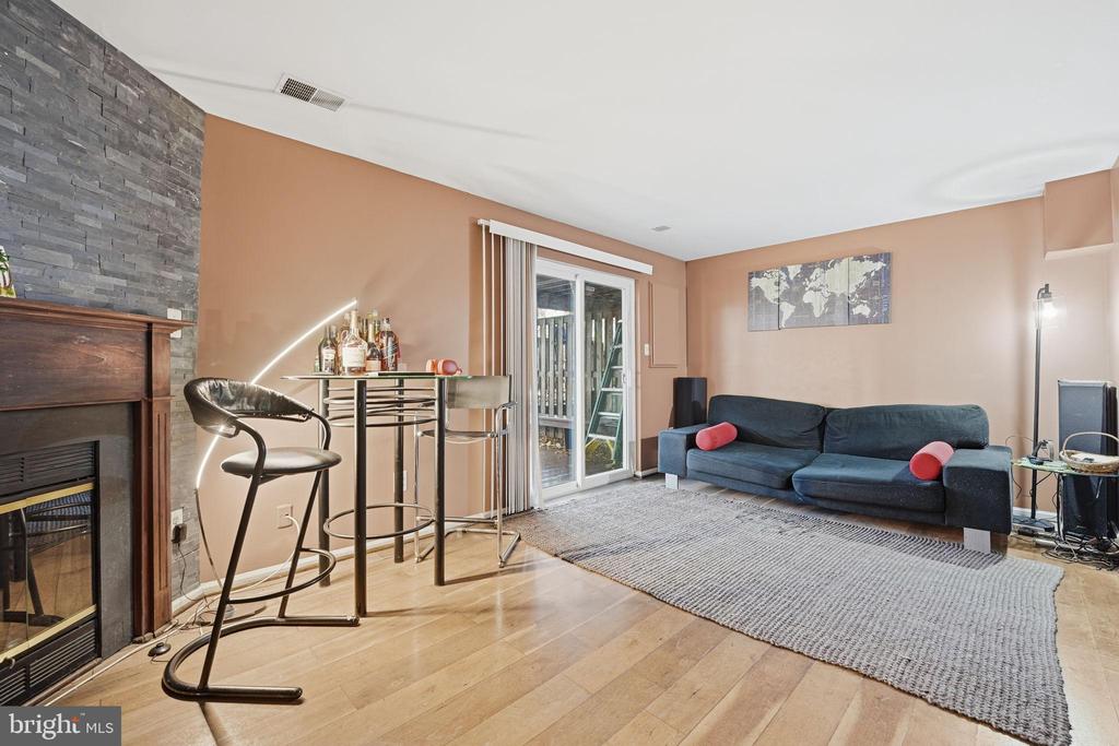 8514 CHARNWOOD COURT