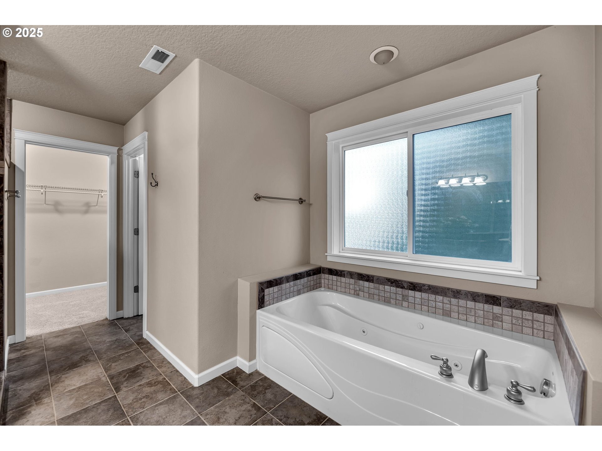 2722 NE 102ND ST