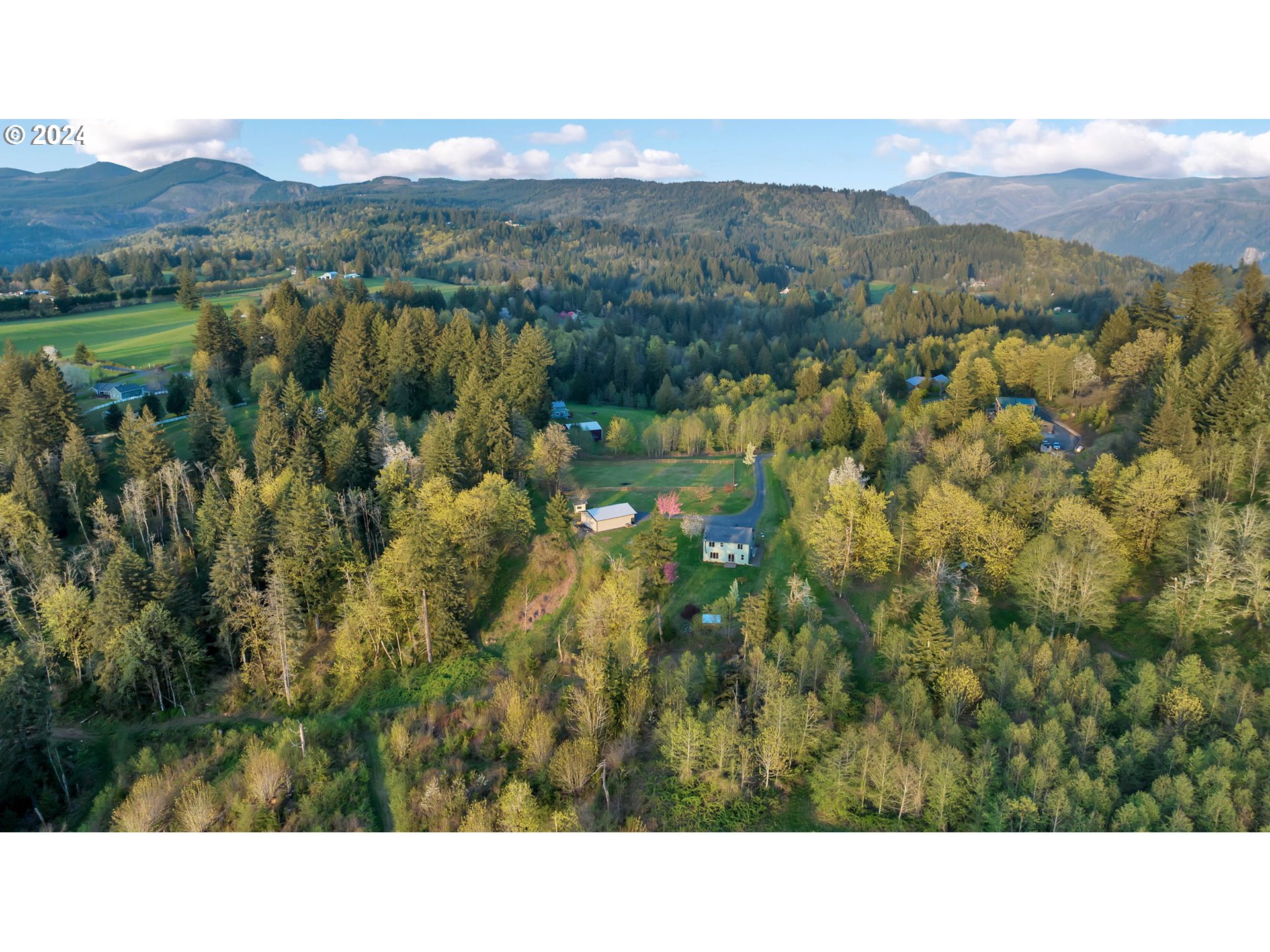 182 LOOKOUT DR