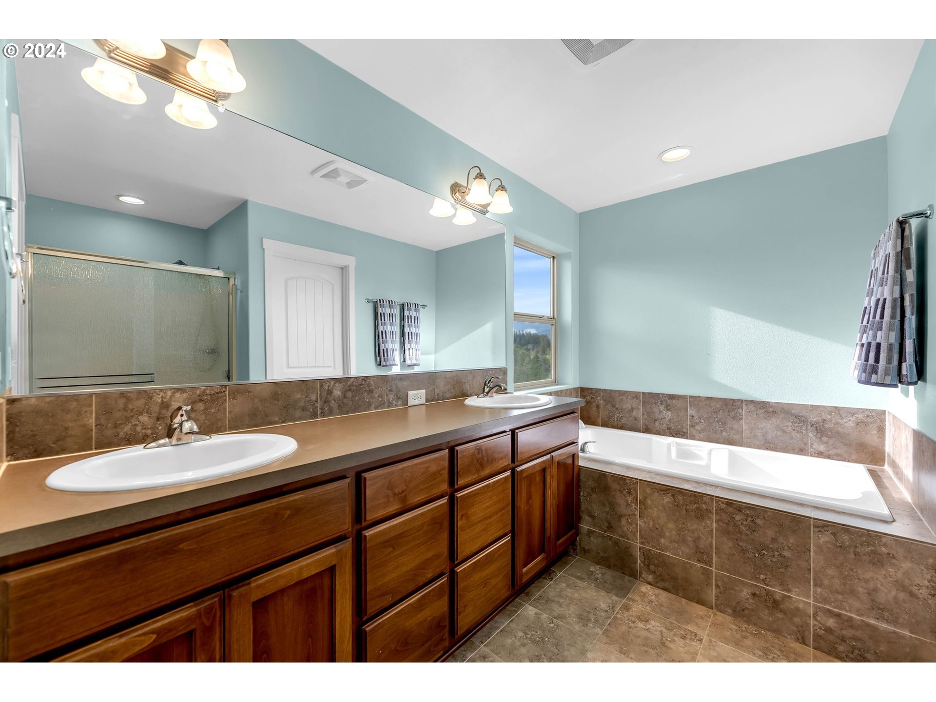 182 LOOKOUT DR