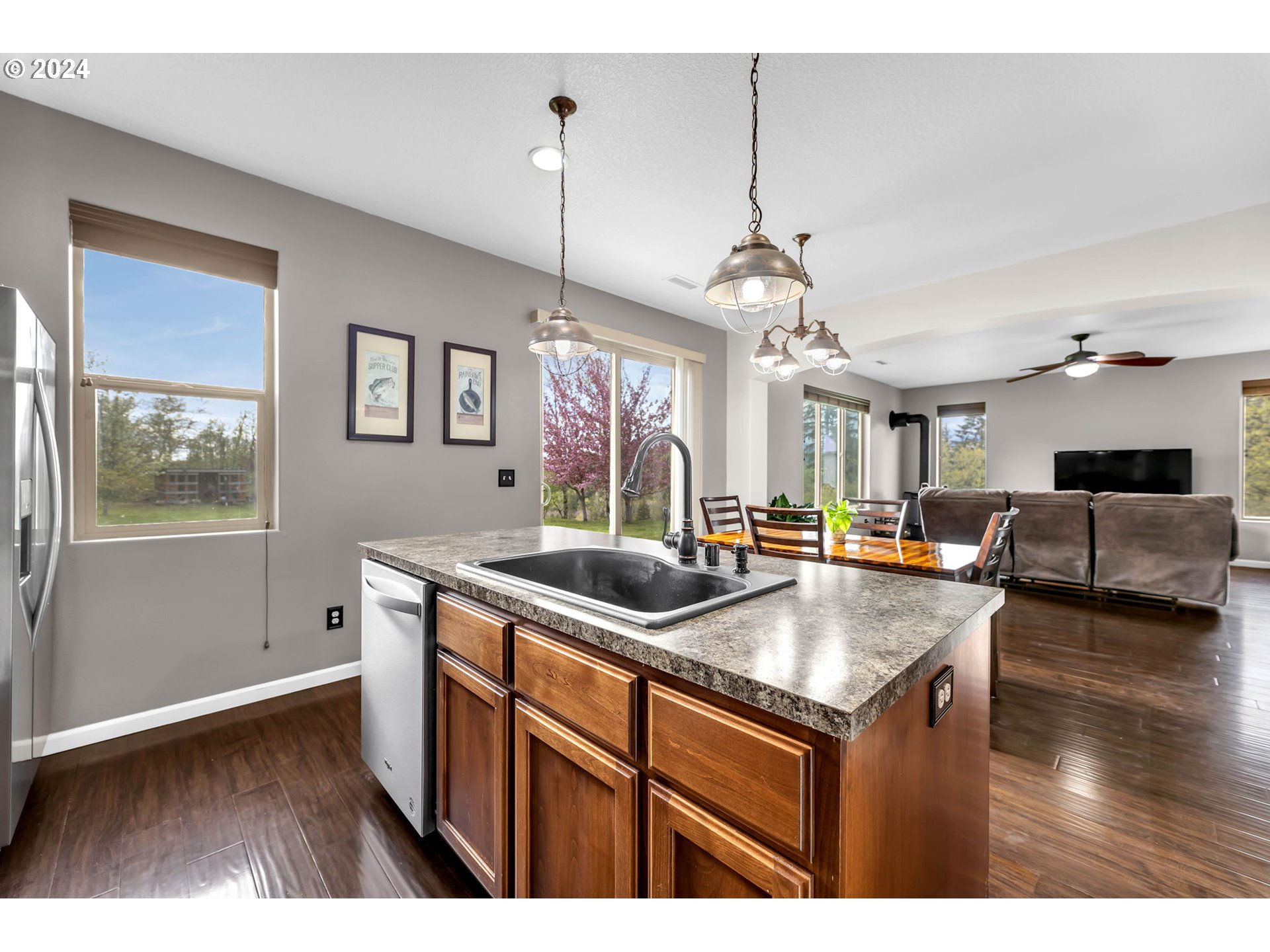 182 LOOKOUT DR