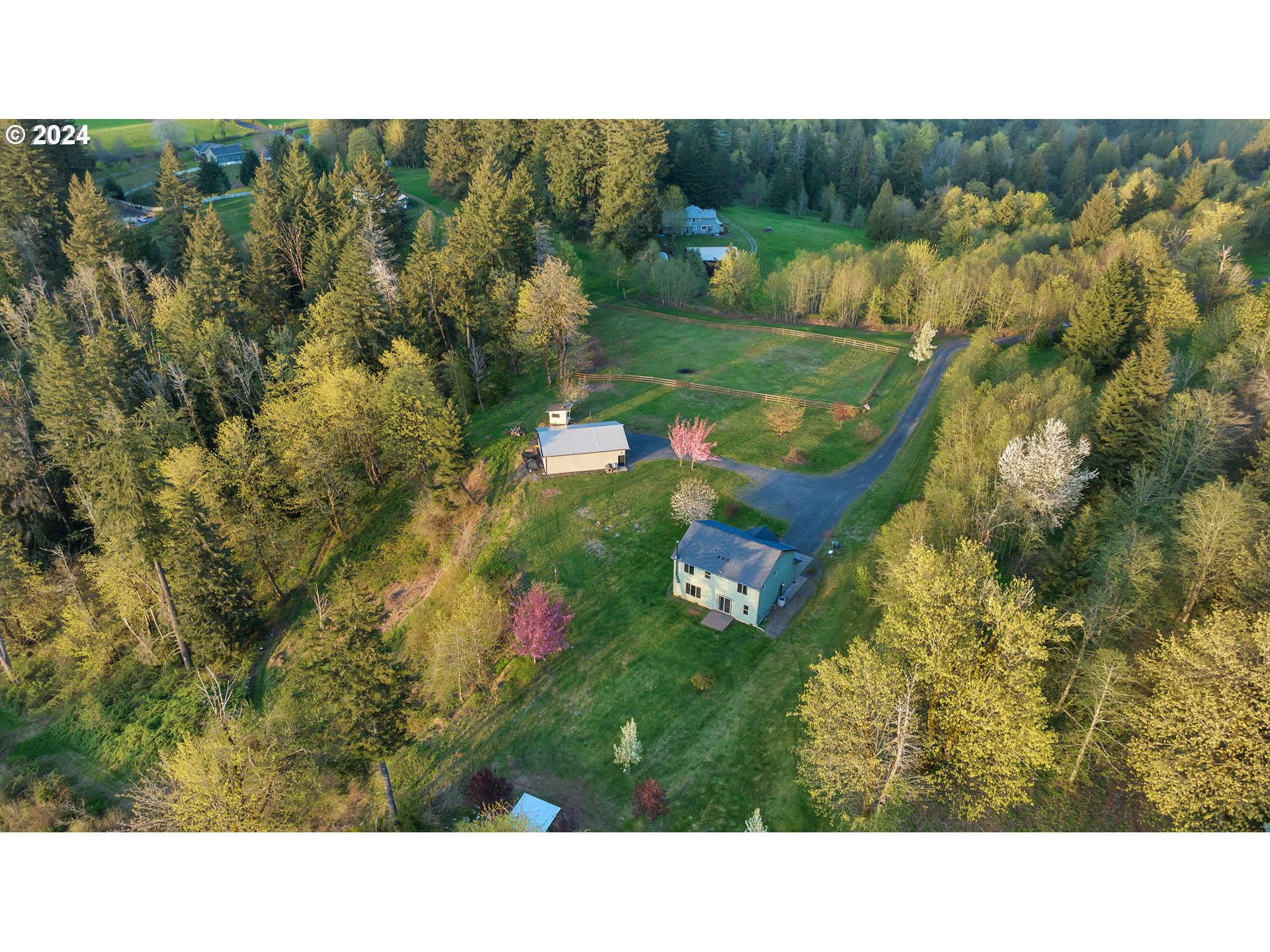 182 LOOKOUT DR