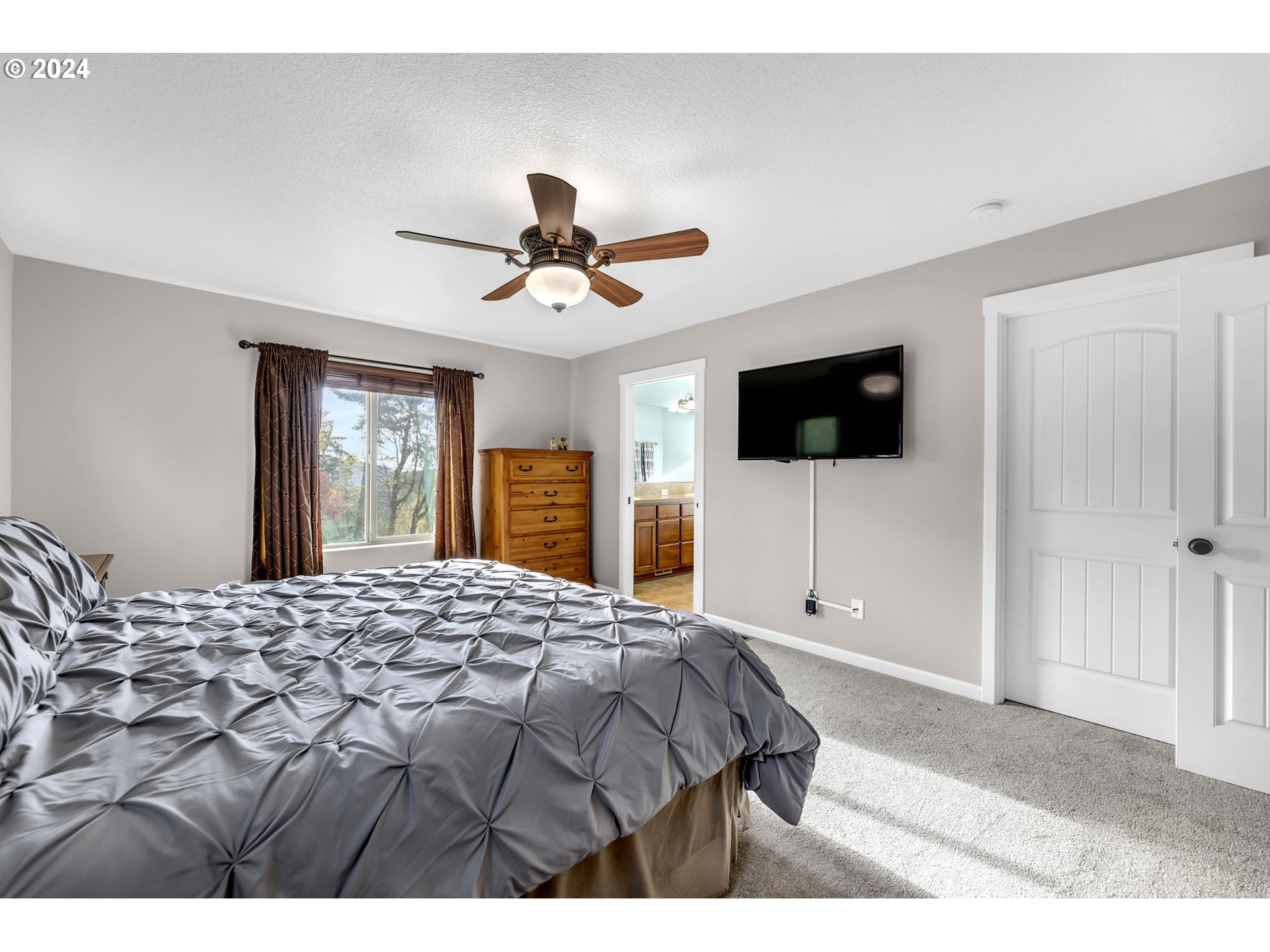 182 LOOKOUT DR
