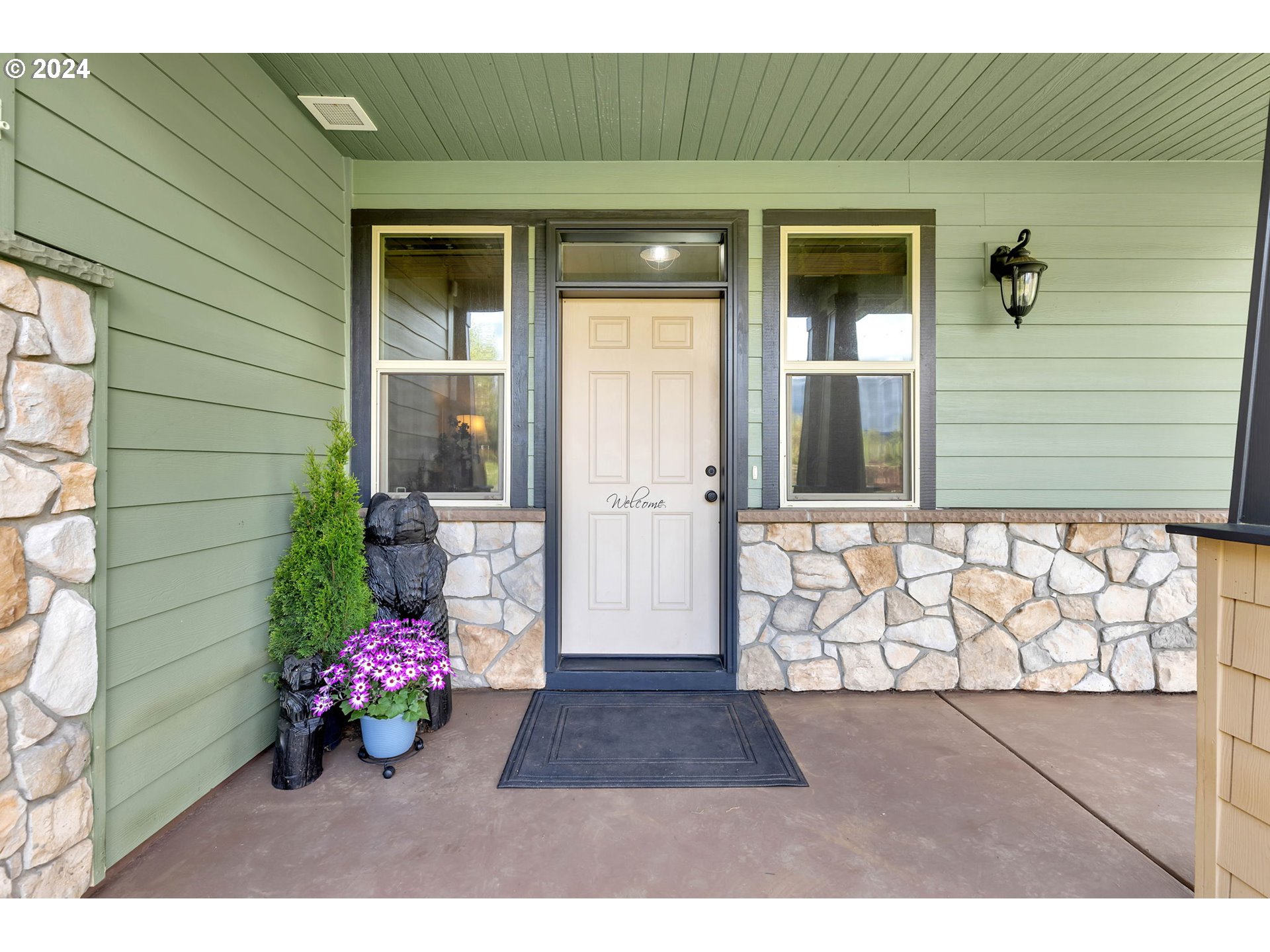 182 LOOKOUT DR