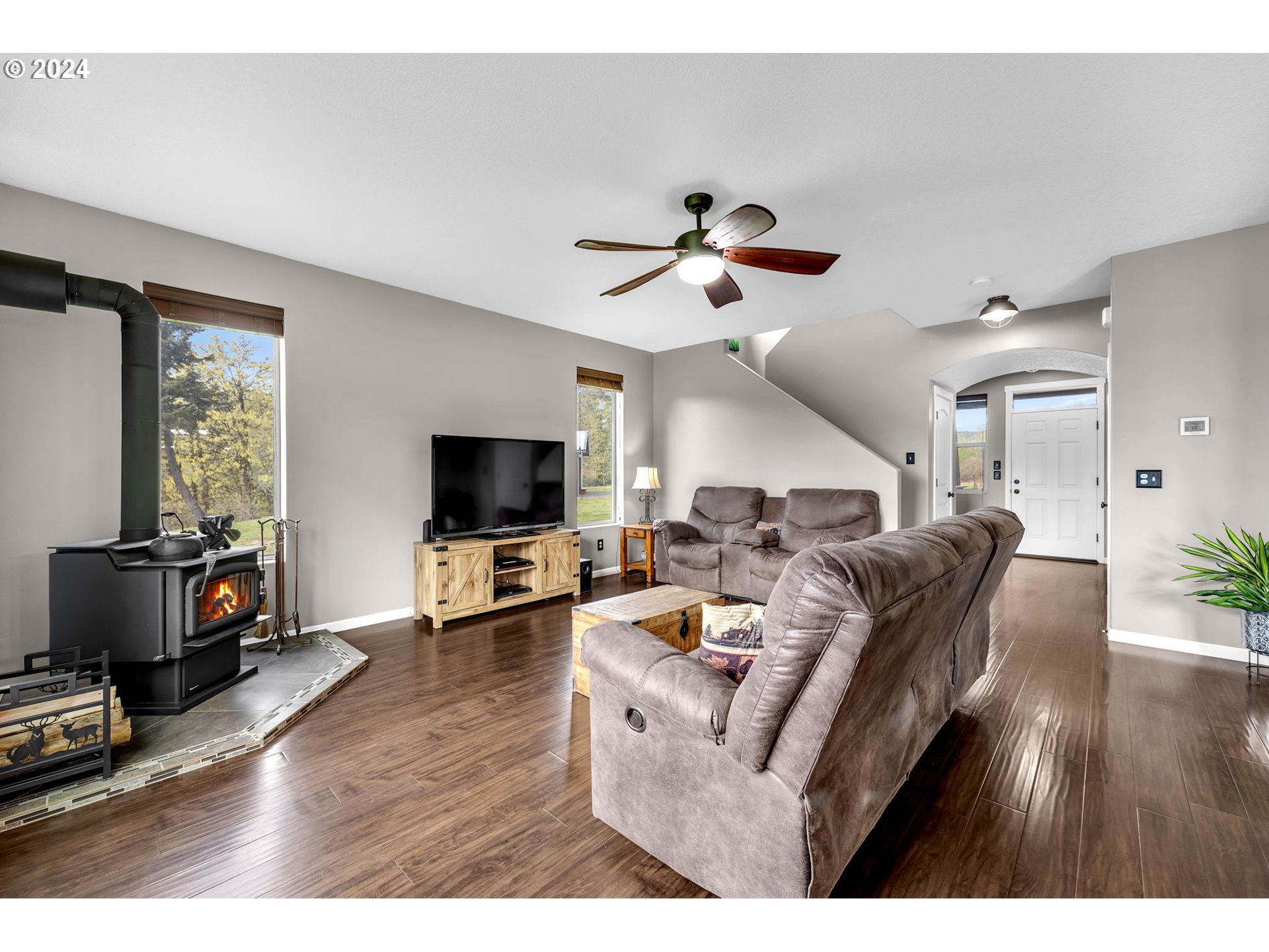 182 LOOKOUT DR