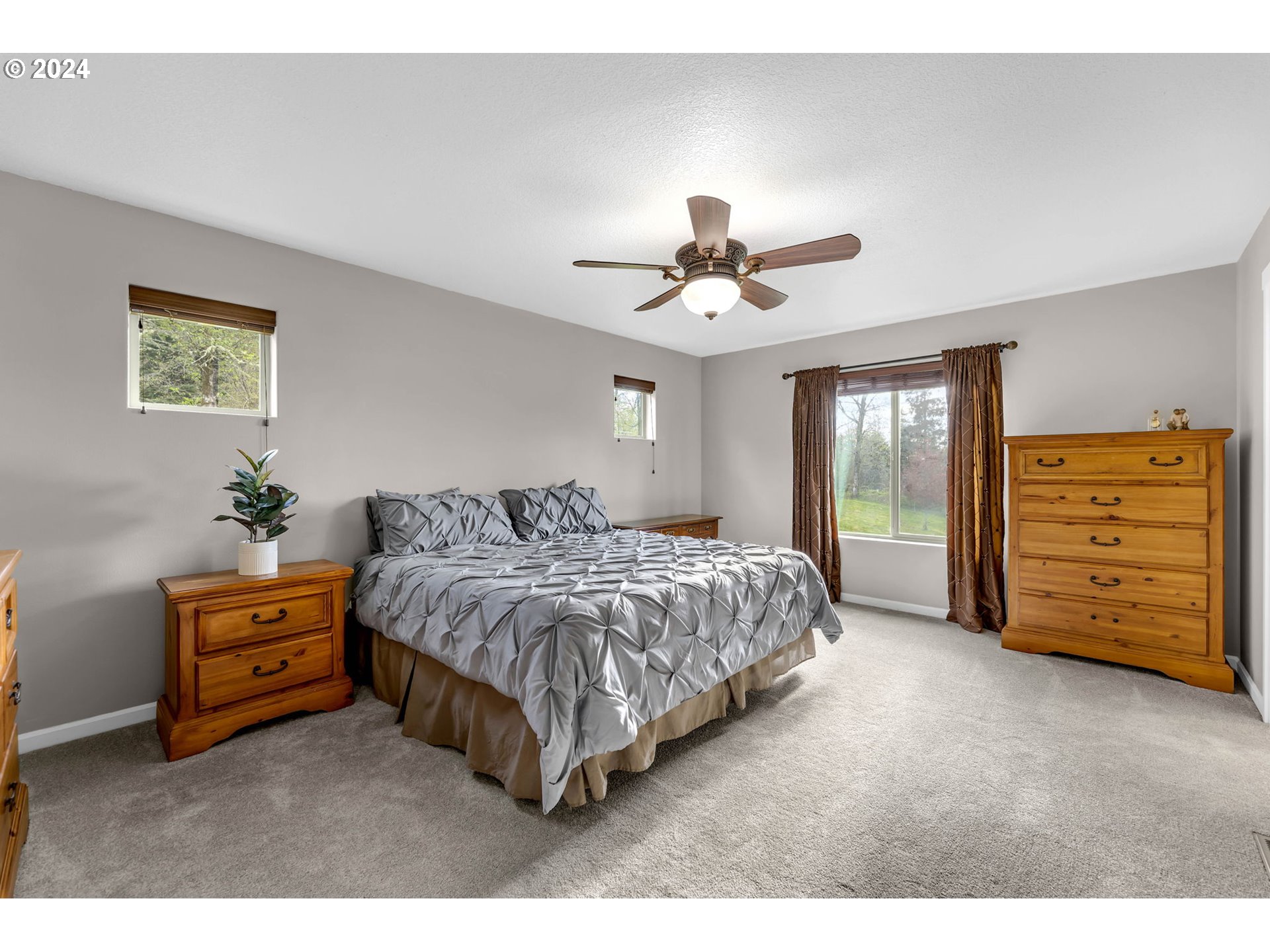 182 LOOKOUT DR