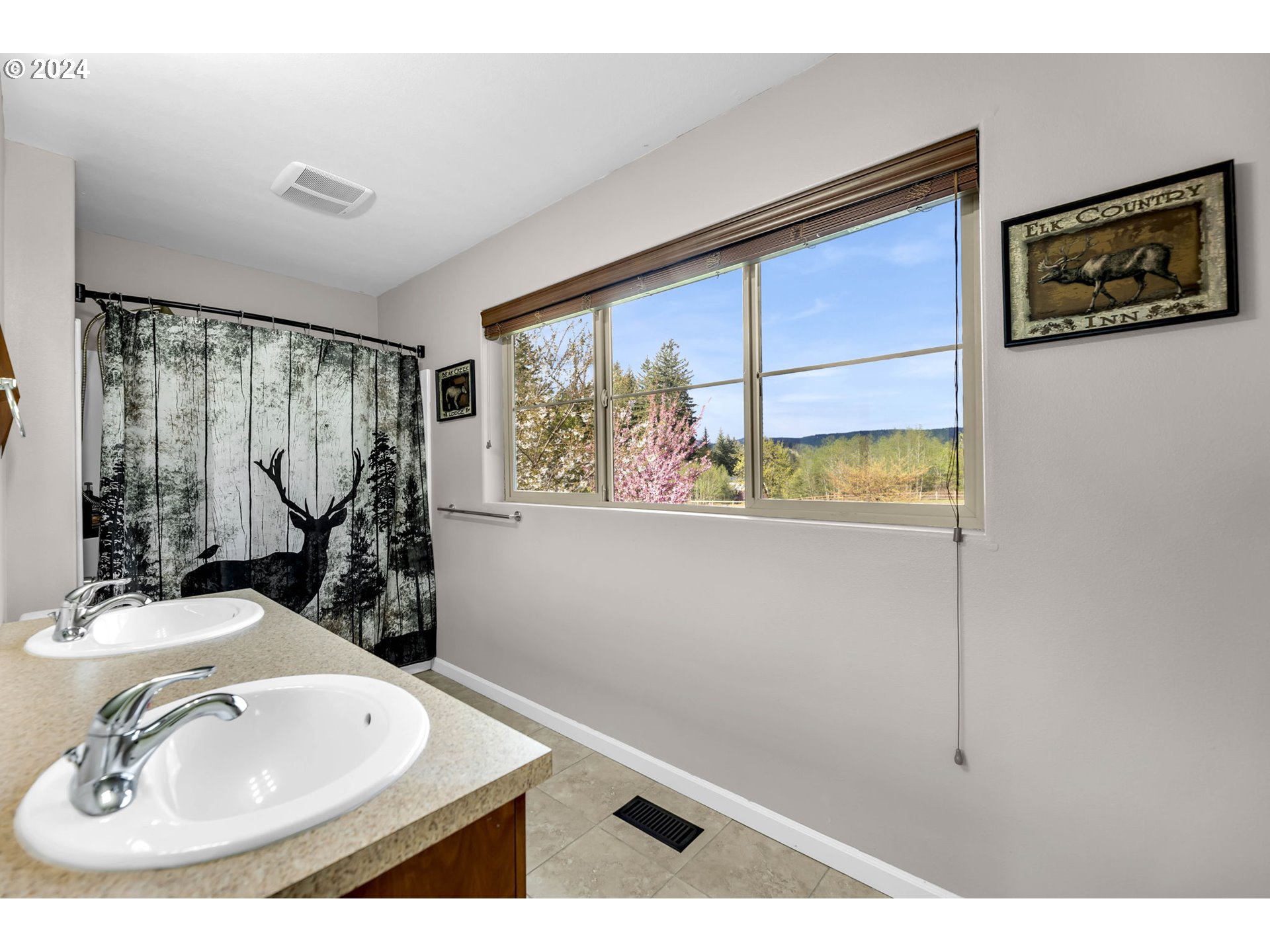 182 LOOKOUT DR