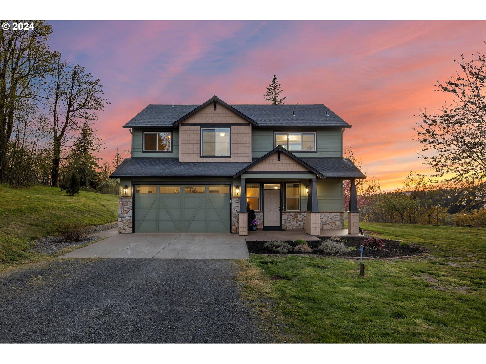182 LOOKOUT DR