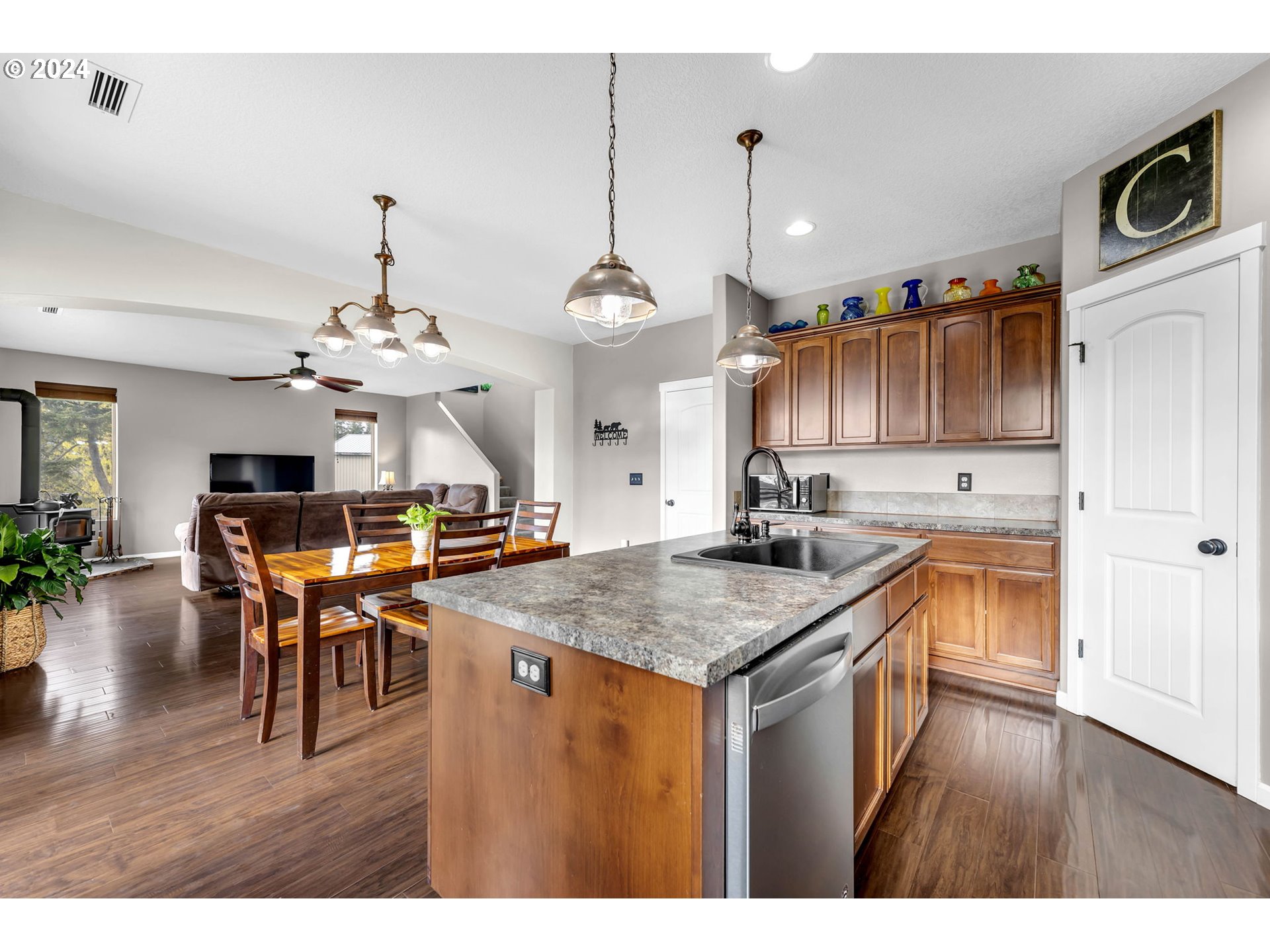 182 LOOKOUT DR