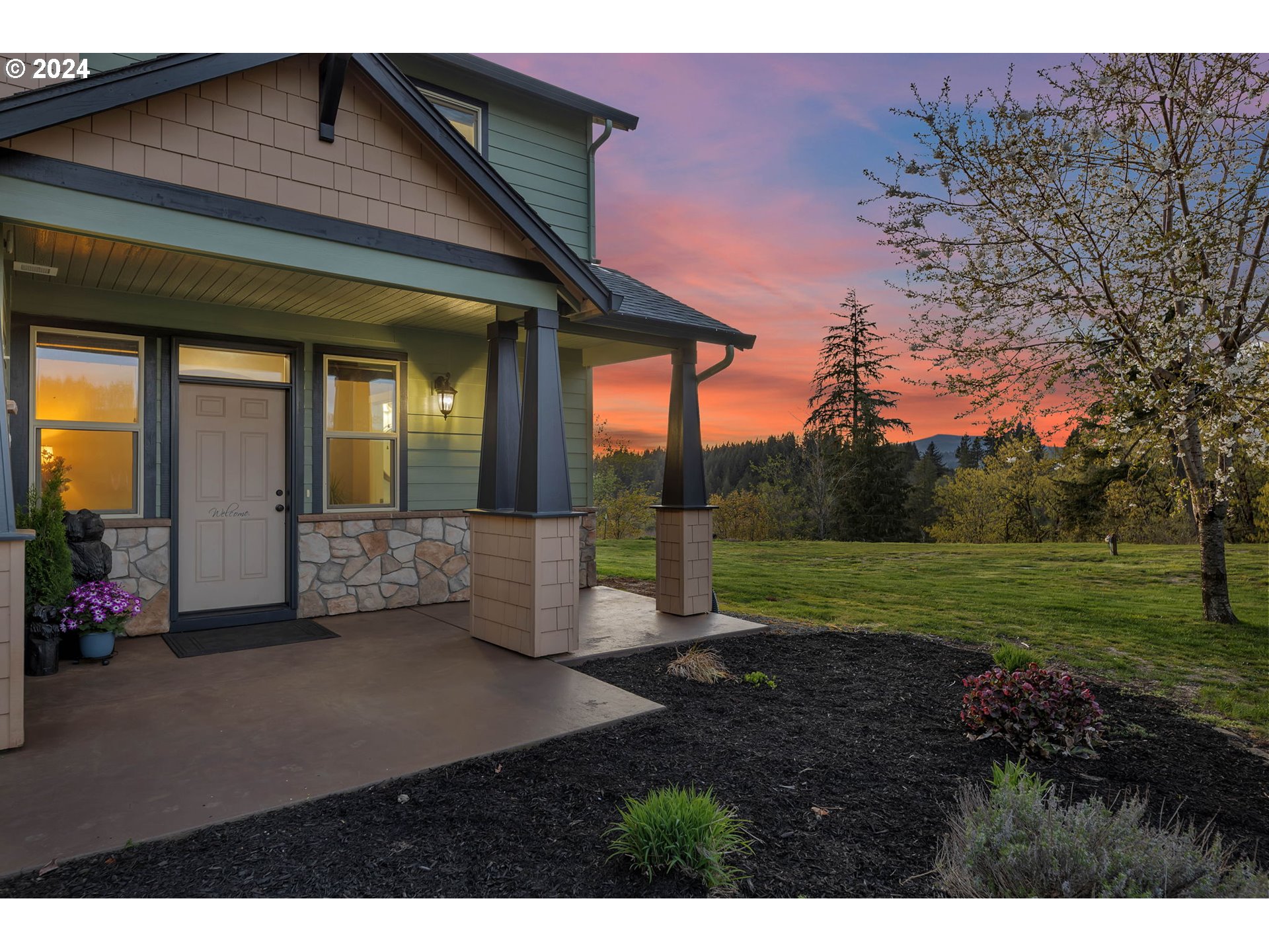 182 LOOKOUT DR