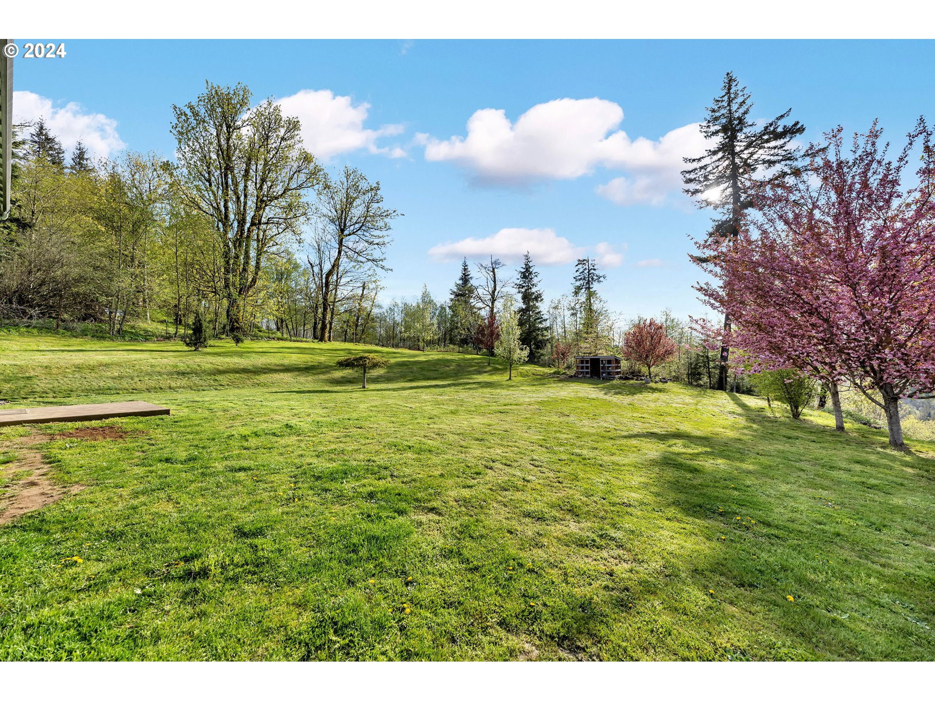 182 LOOKOUT DR
