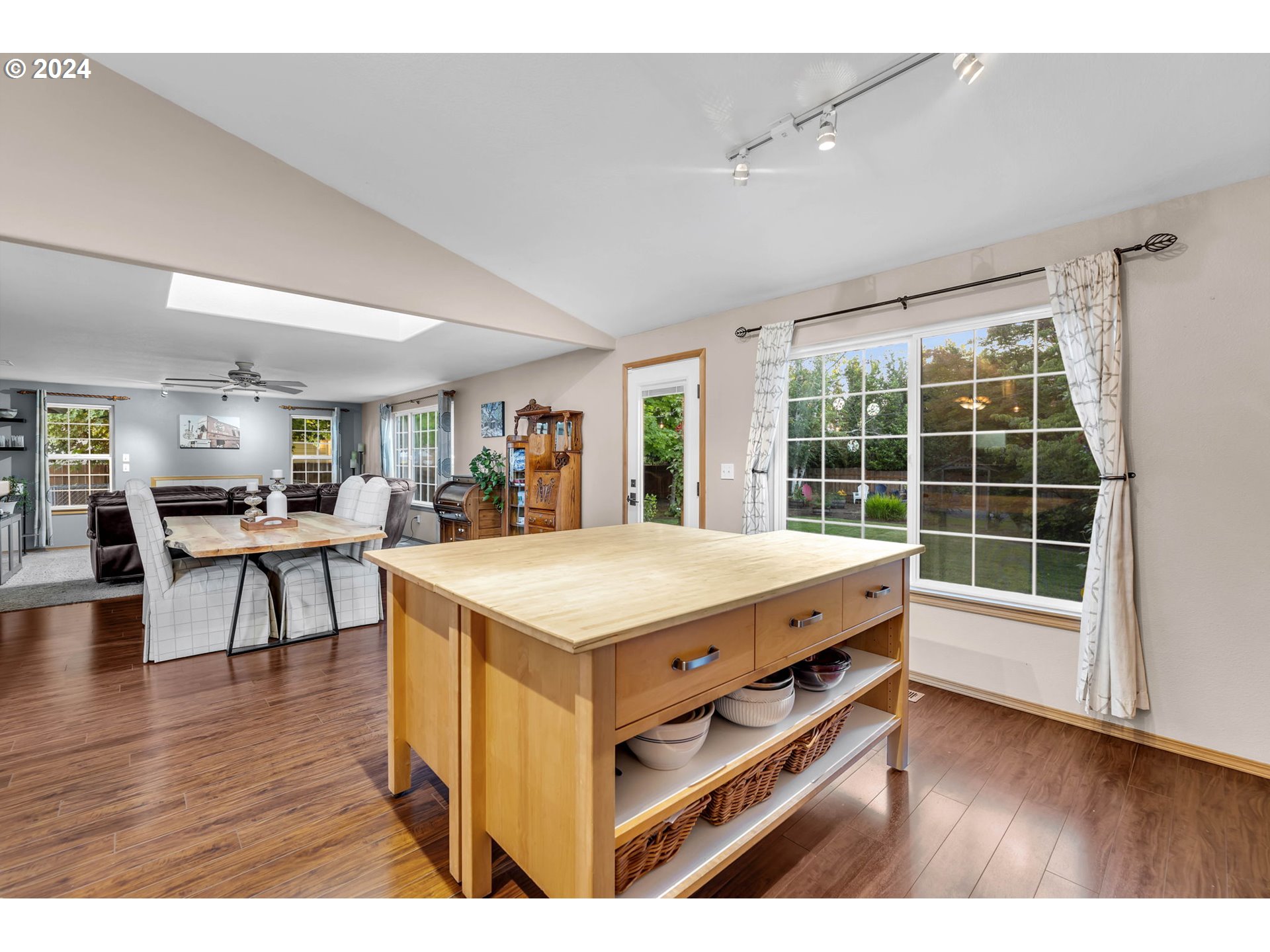 4687 ROLLING MEADOWS DR