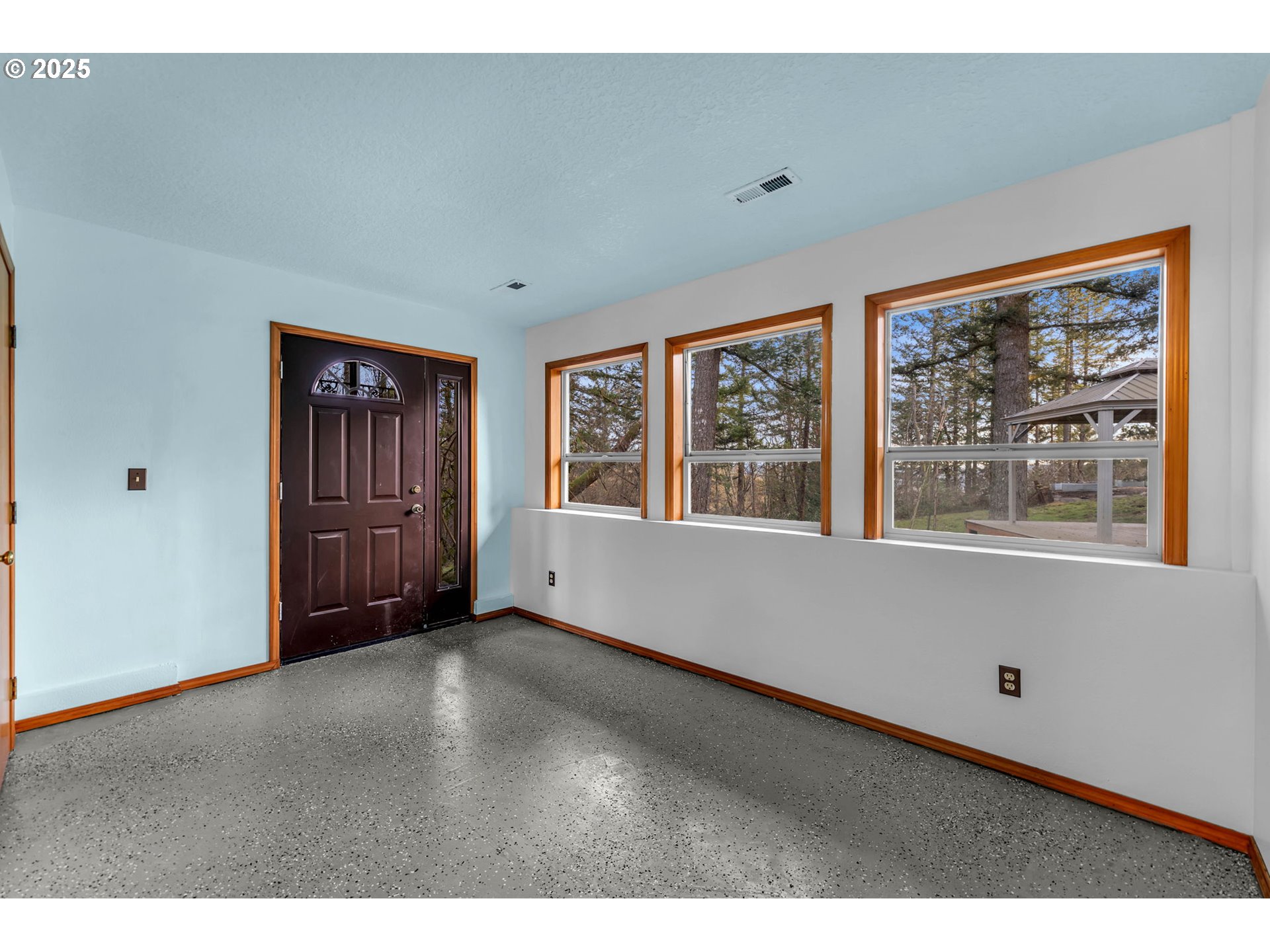 3809 SE SAINT CLAIR RD