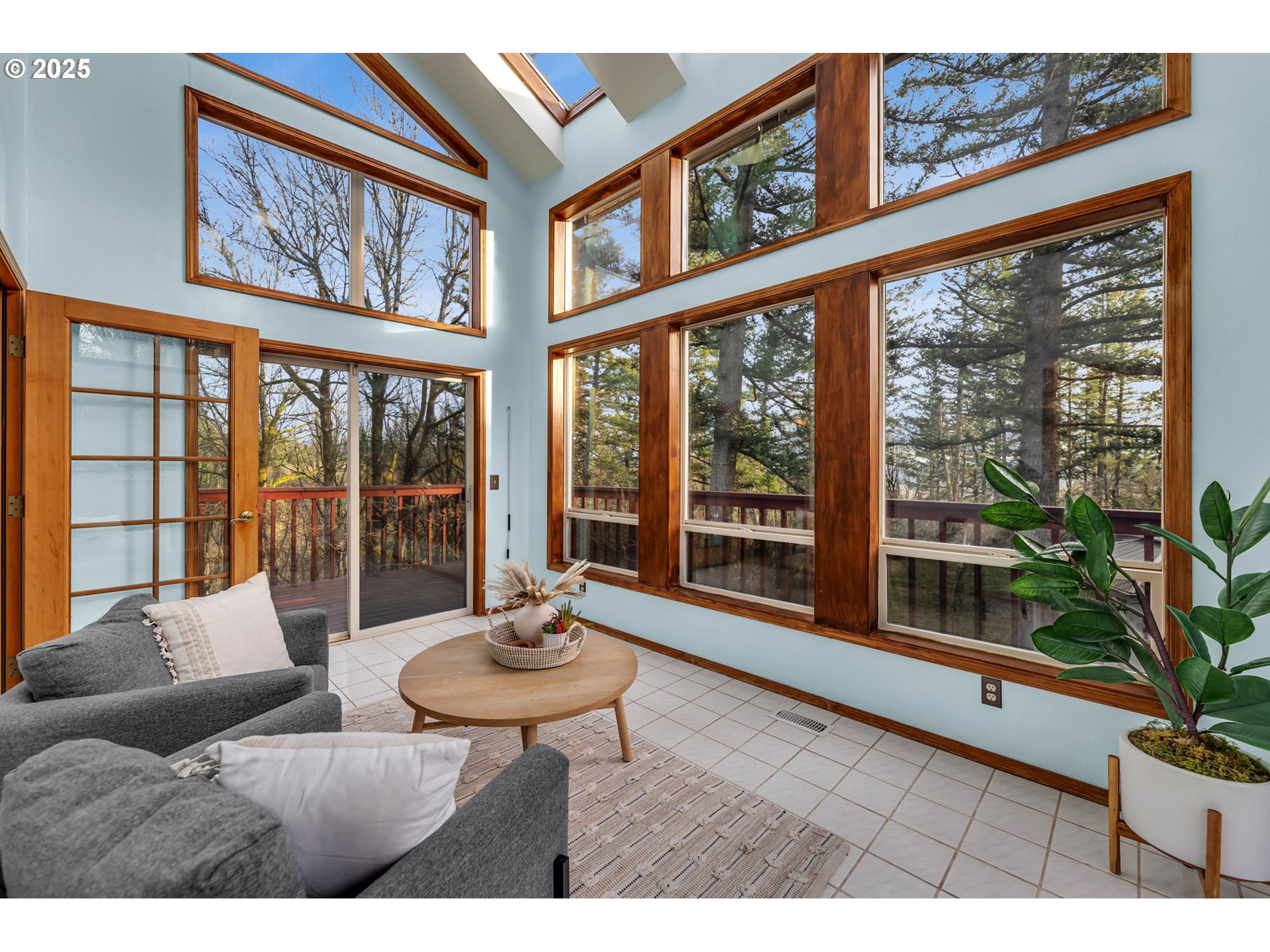 3809 SE SAINT CLAIR RD