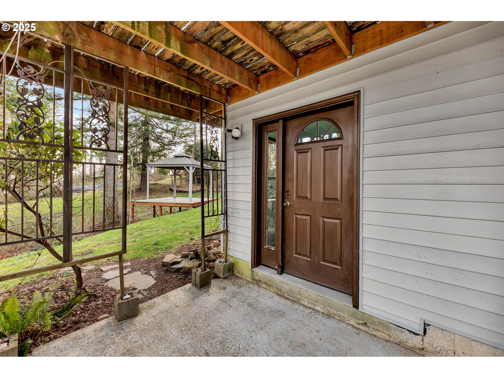 3809 SE SAINT CLAIR RD