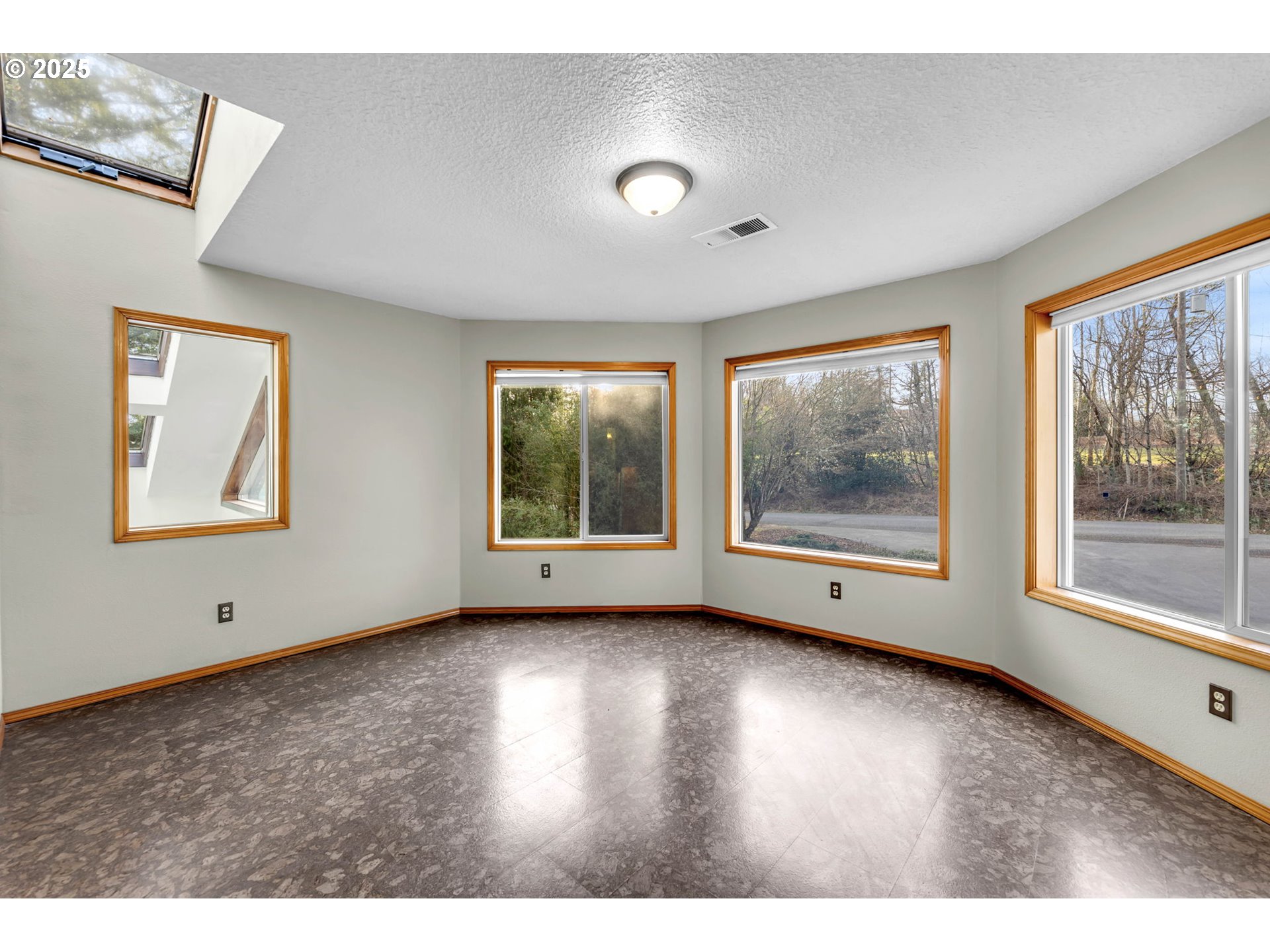 3809 SE SAINT CLAIR RD