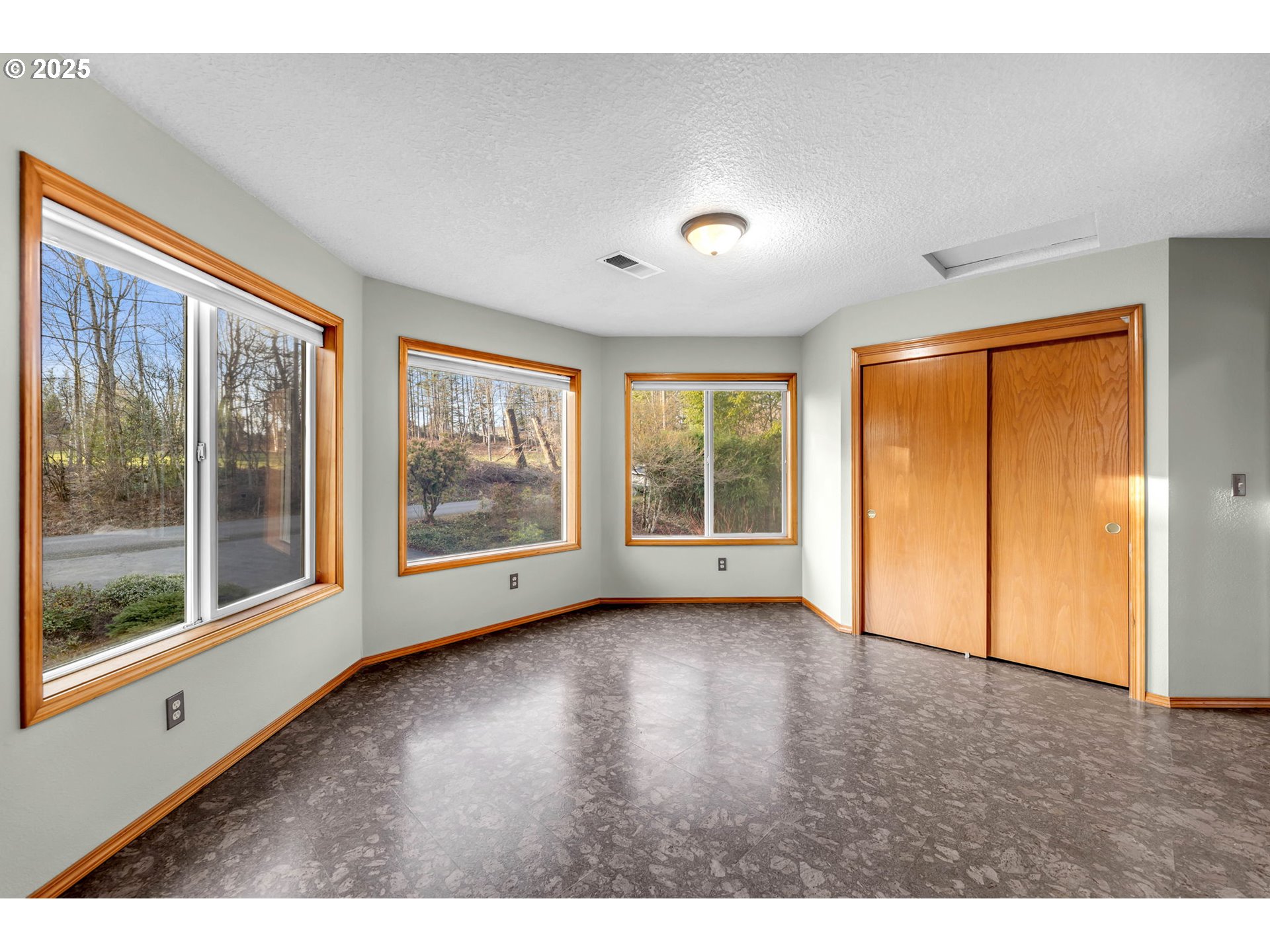 3809 SE SAINT CLAIR RD