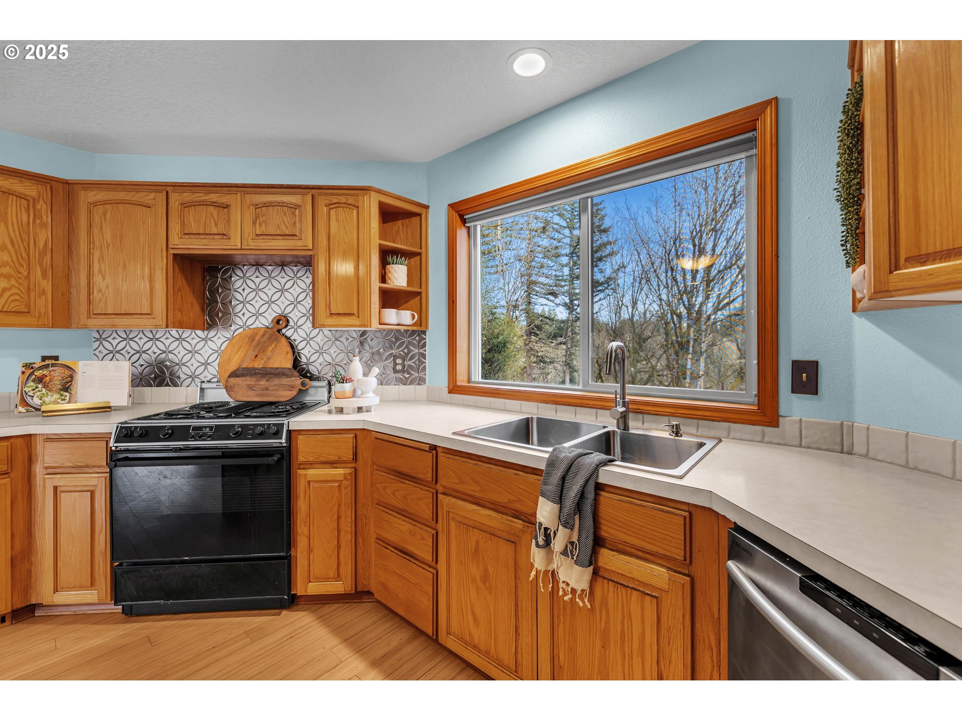 3809 SE SAINT CLAIR RD