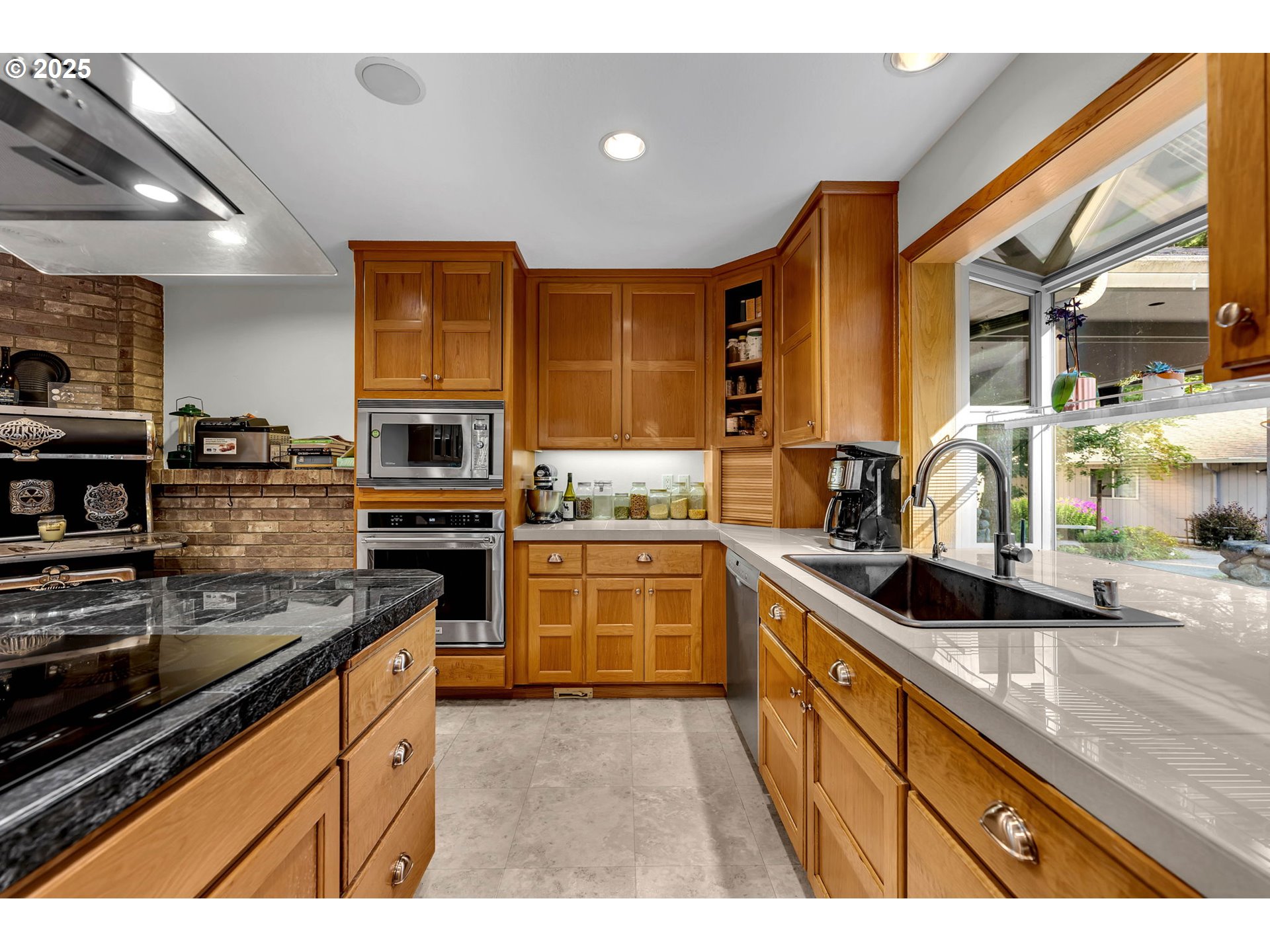 362 LINDA LN