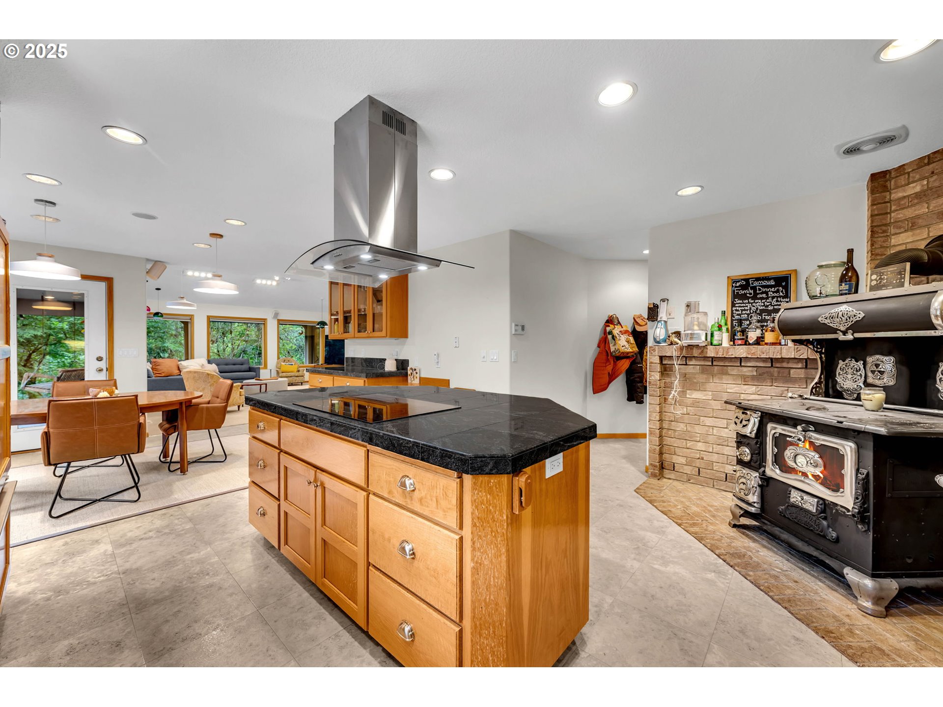 362 LINDA LN