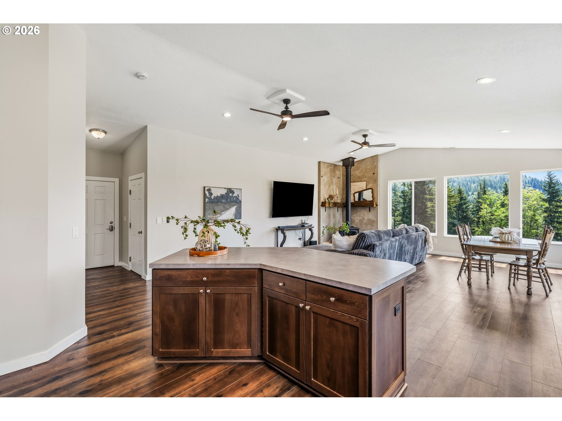 321 HELENS LN
